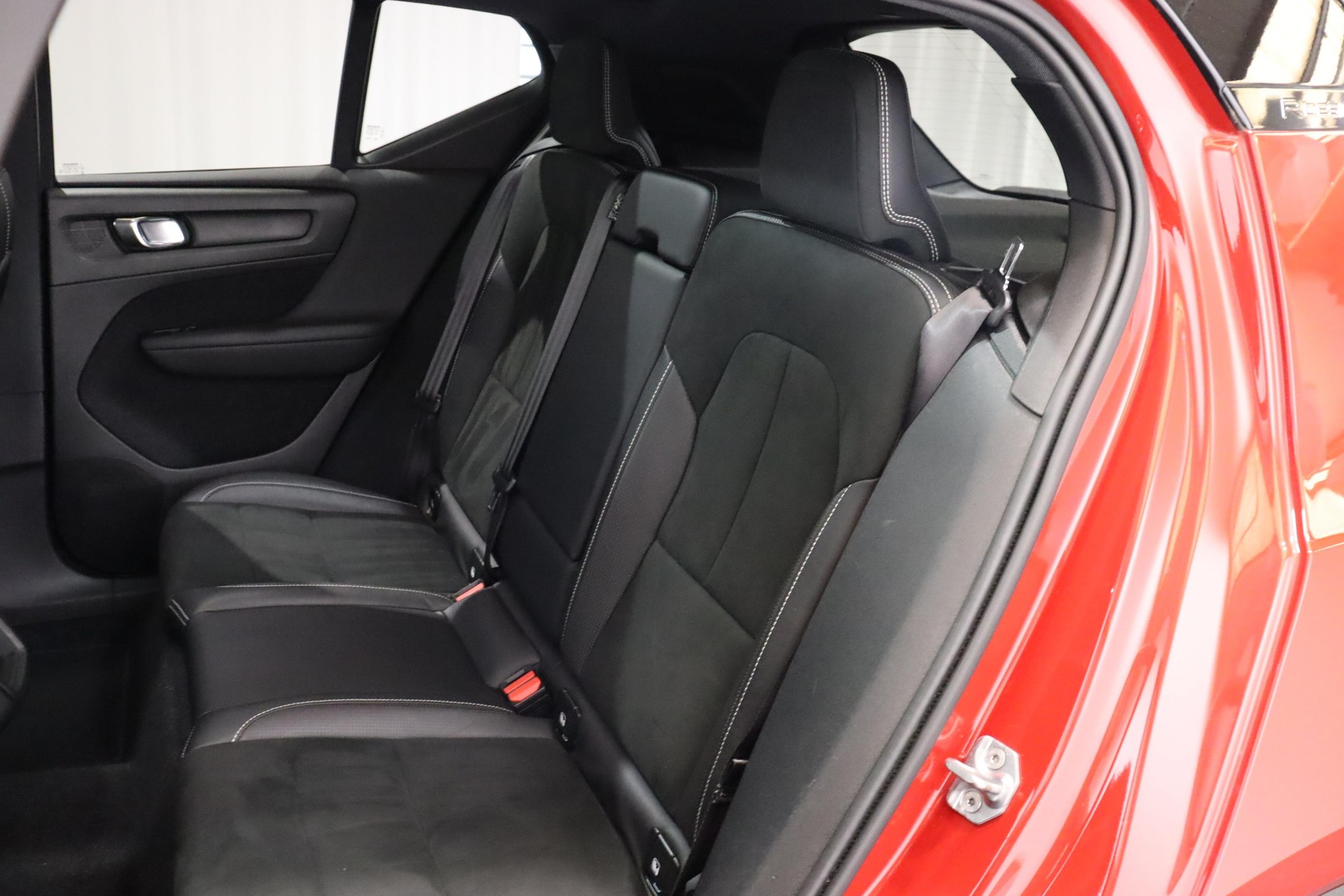 VOLVO XC40 2.0 T5 R-Design AWD-image-7