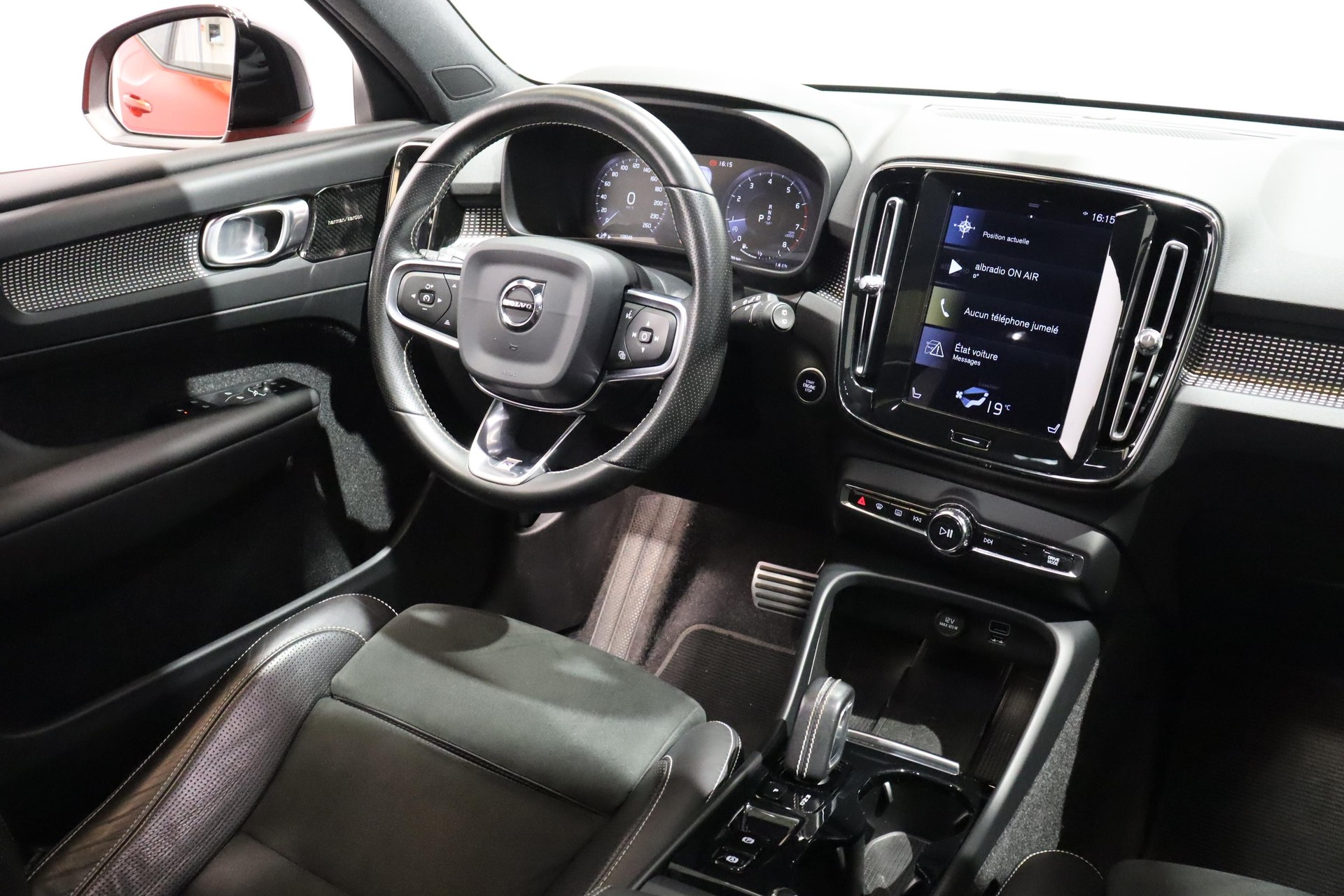 VOLVO XC40 2.0 T5 R-Design AWD-image-10