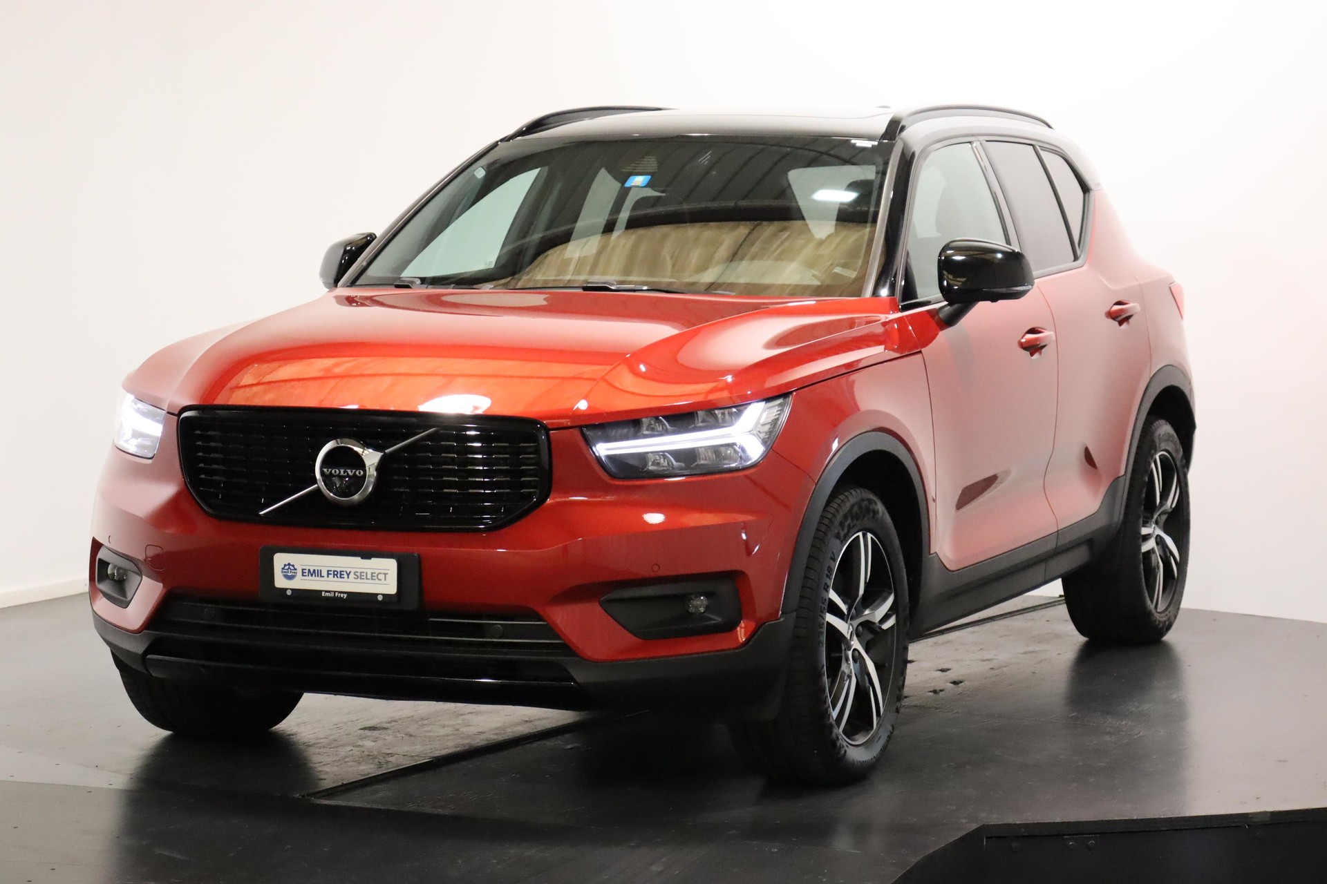 VOLVO XC40 2.0 T5 R-Design AWD-image-0