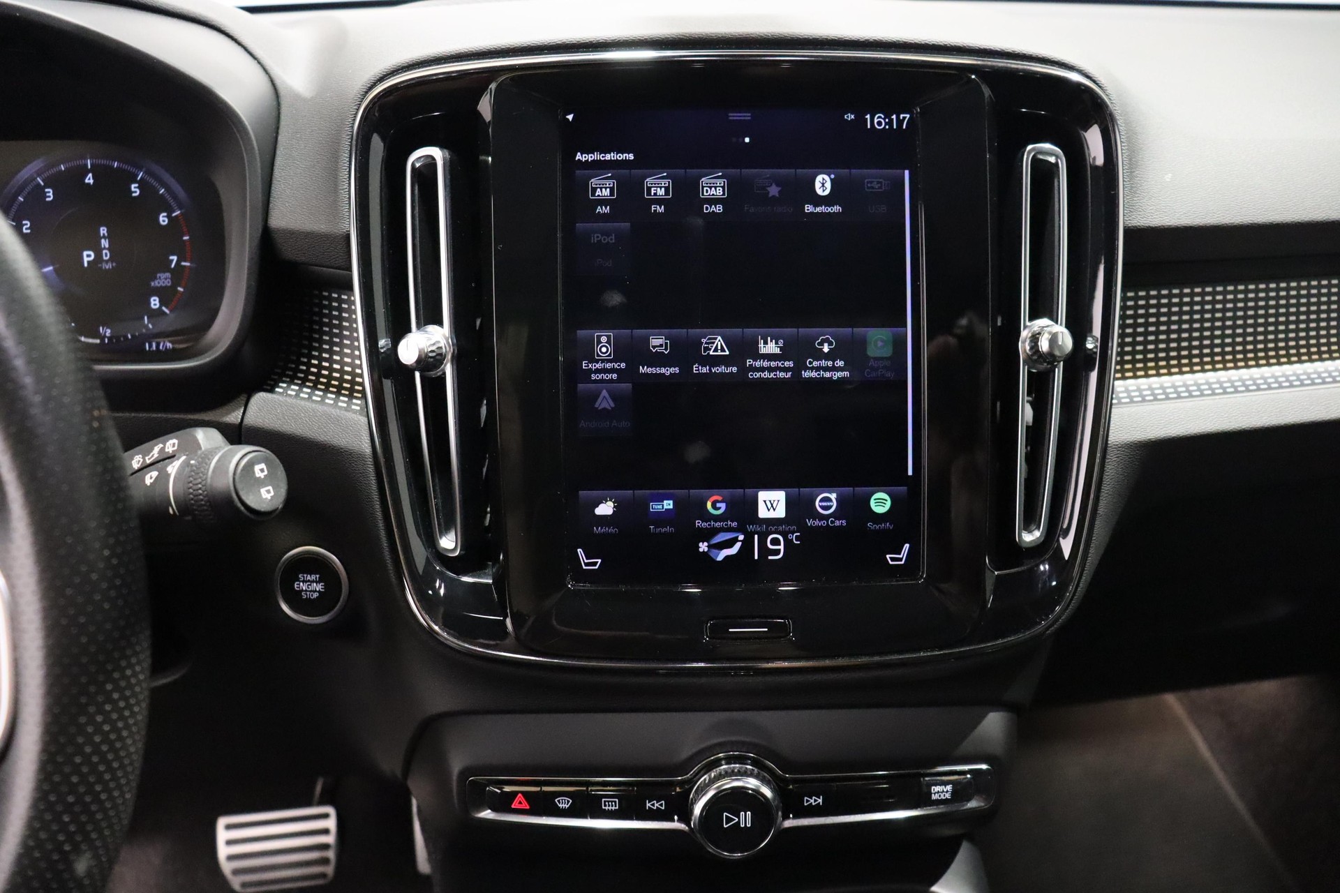 VOLVO XC40 2.0 T5 R-Design AWD-image-13