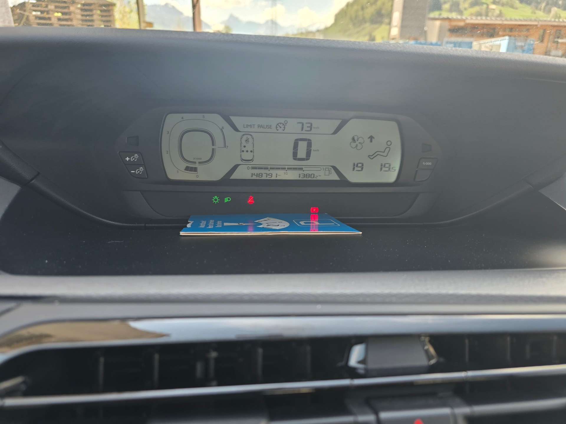CITROEN C4 Picasso 1.6i 16V Attraction-image-8