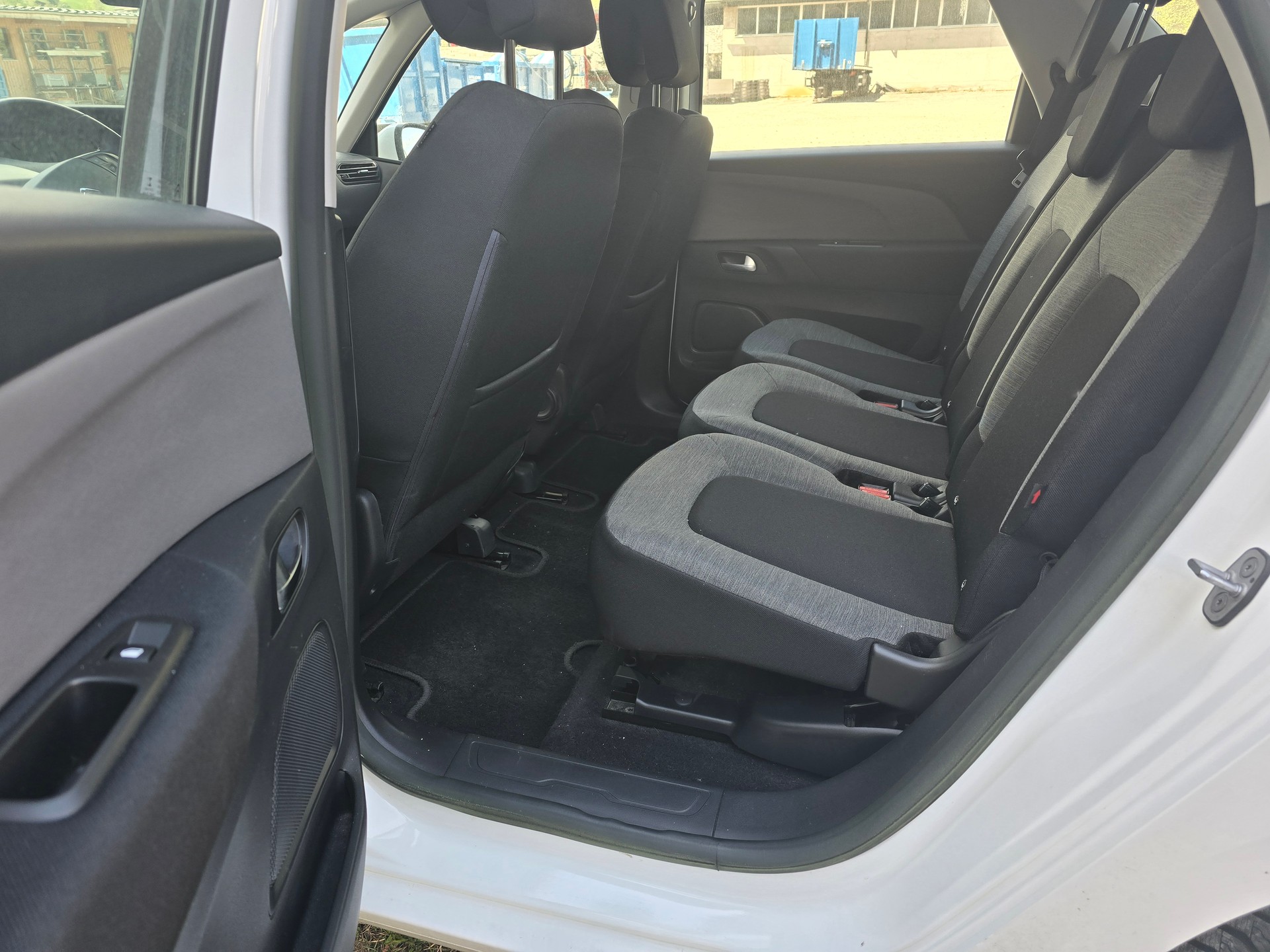 CITROEN C4 Picasso 1.6i 16V Attraction-image-7