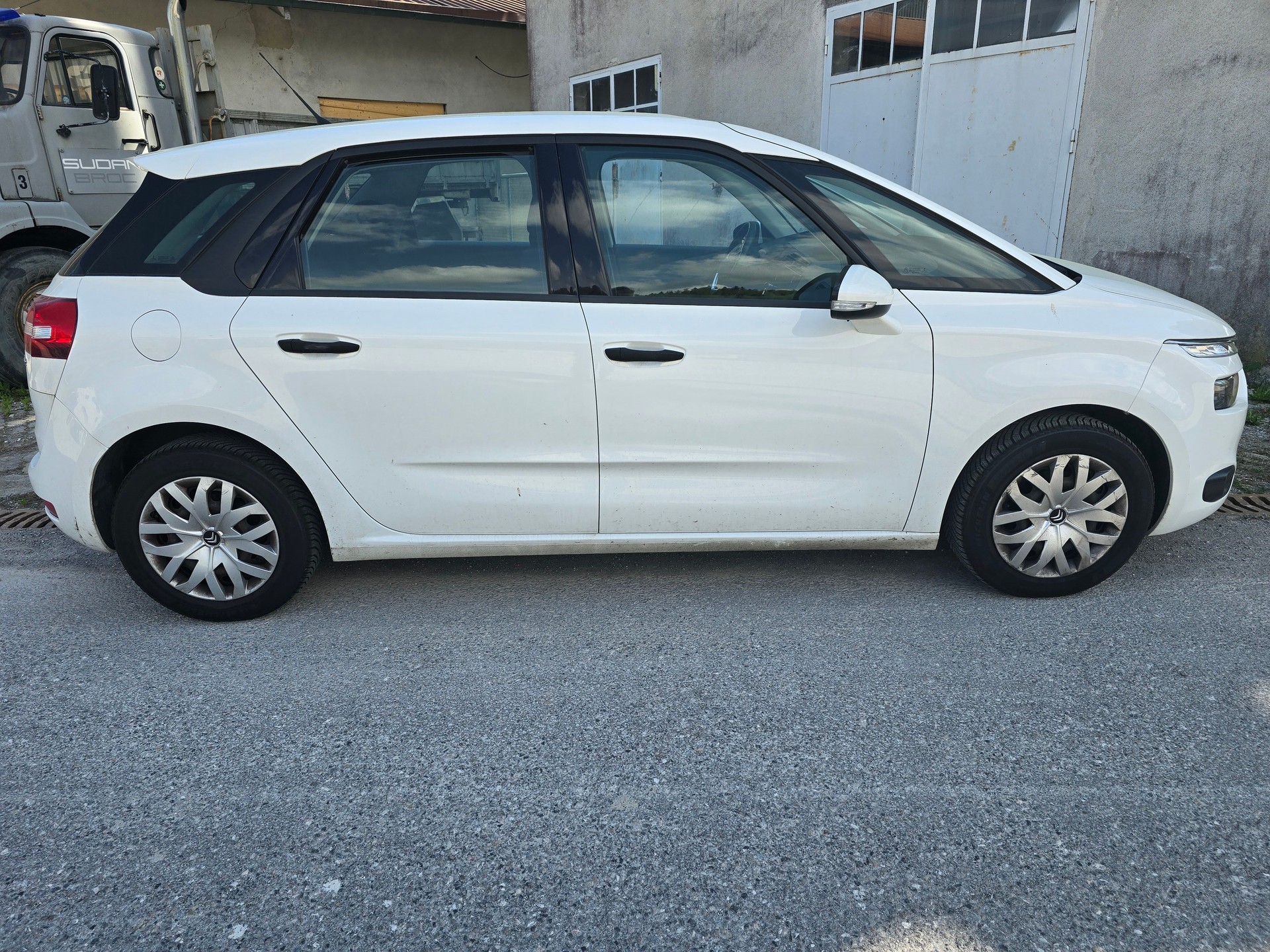 CITROEN C4 Picasso 1.6i 16V Attraction-image-5