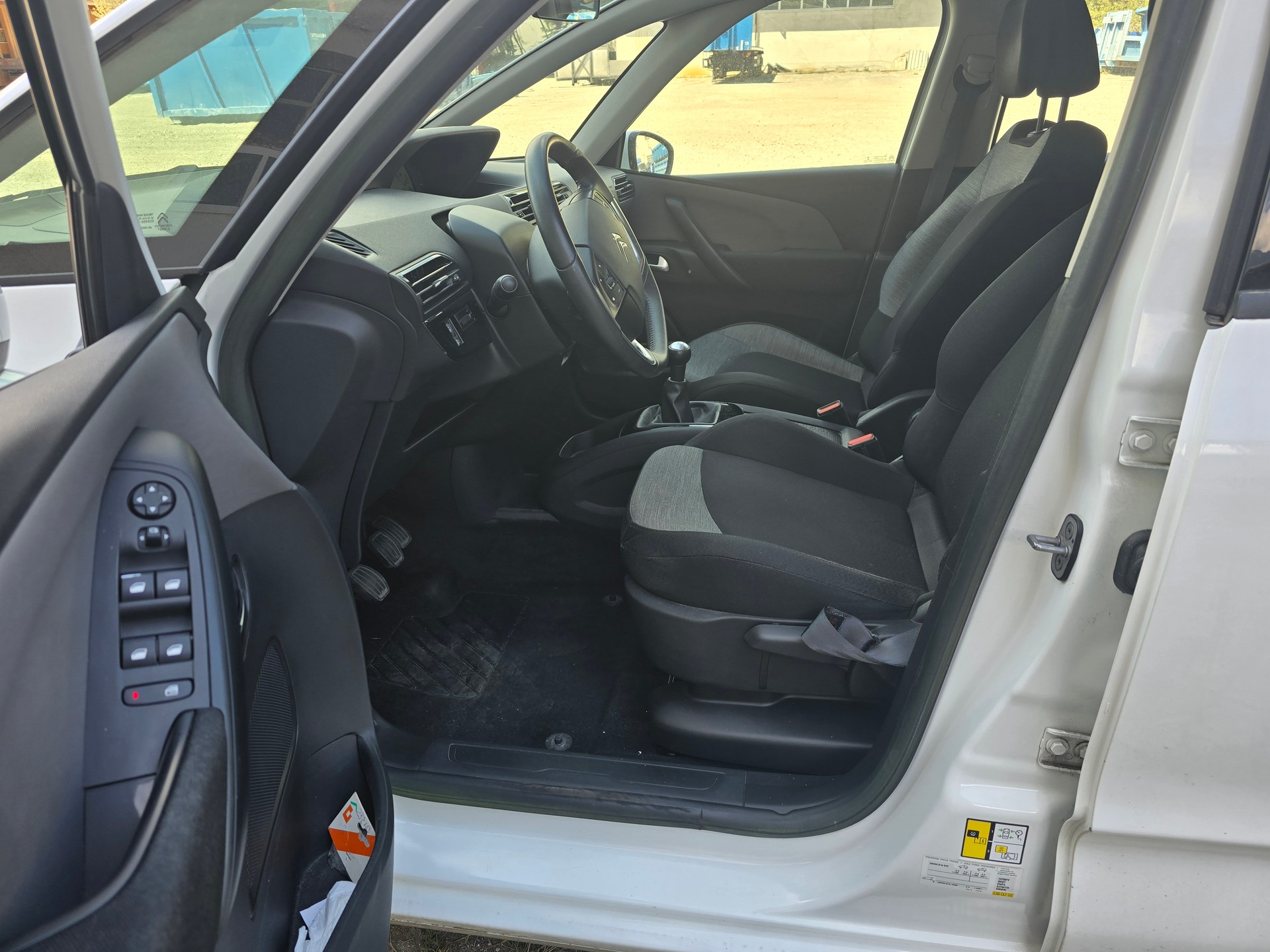 CITROEN C4 Picasso 1.6i 16V Attraction-image-9
