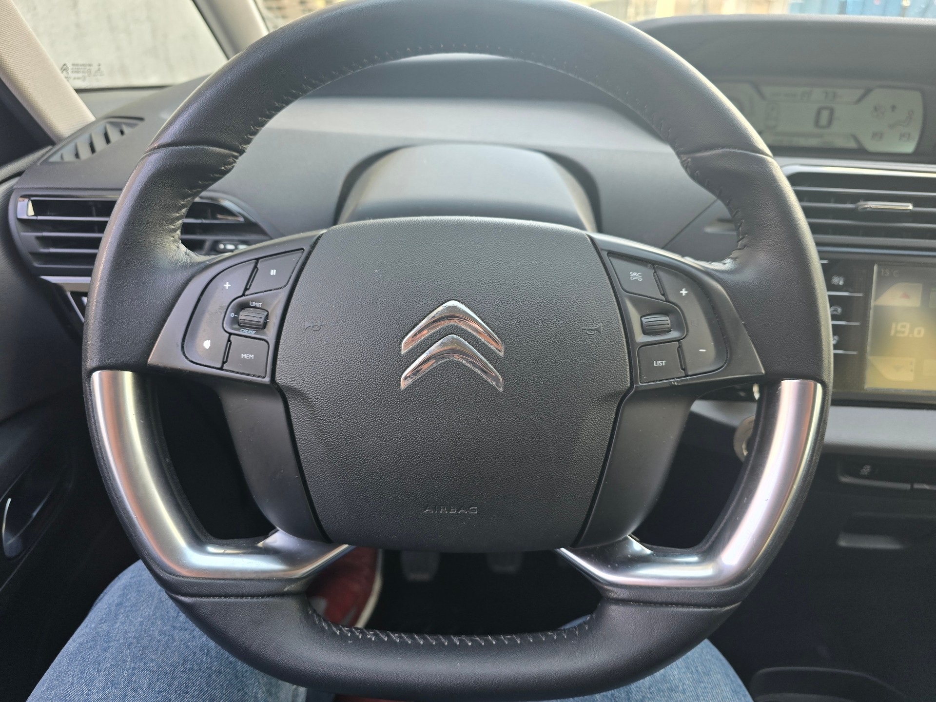 CITROEN C4 Picasso 1.6i 16V Attraction-image-12