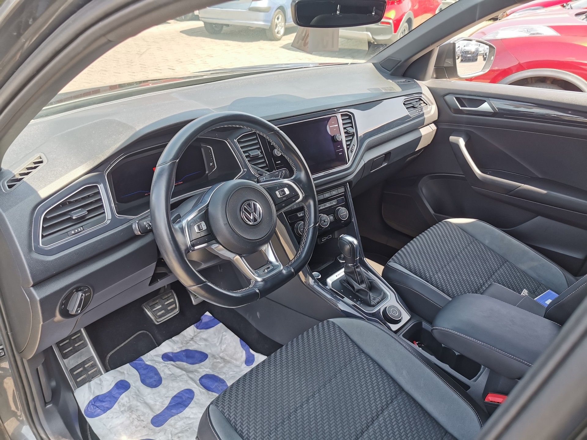 VW T-Roc 2.0 TSI Advance 4M-image-5