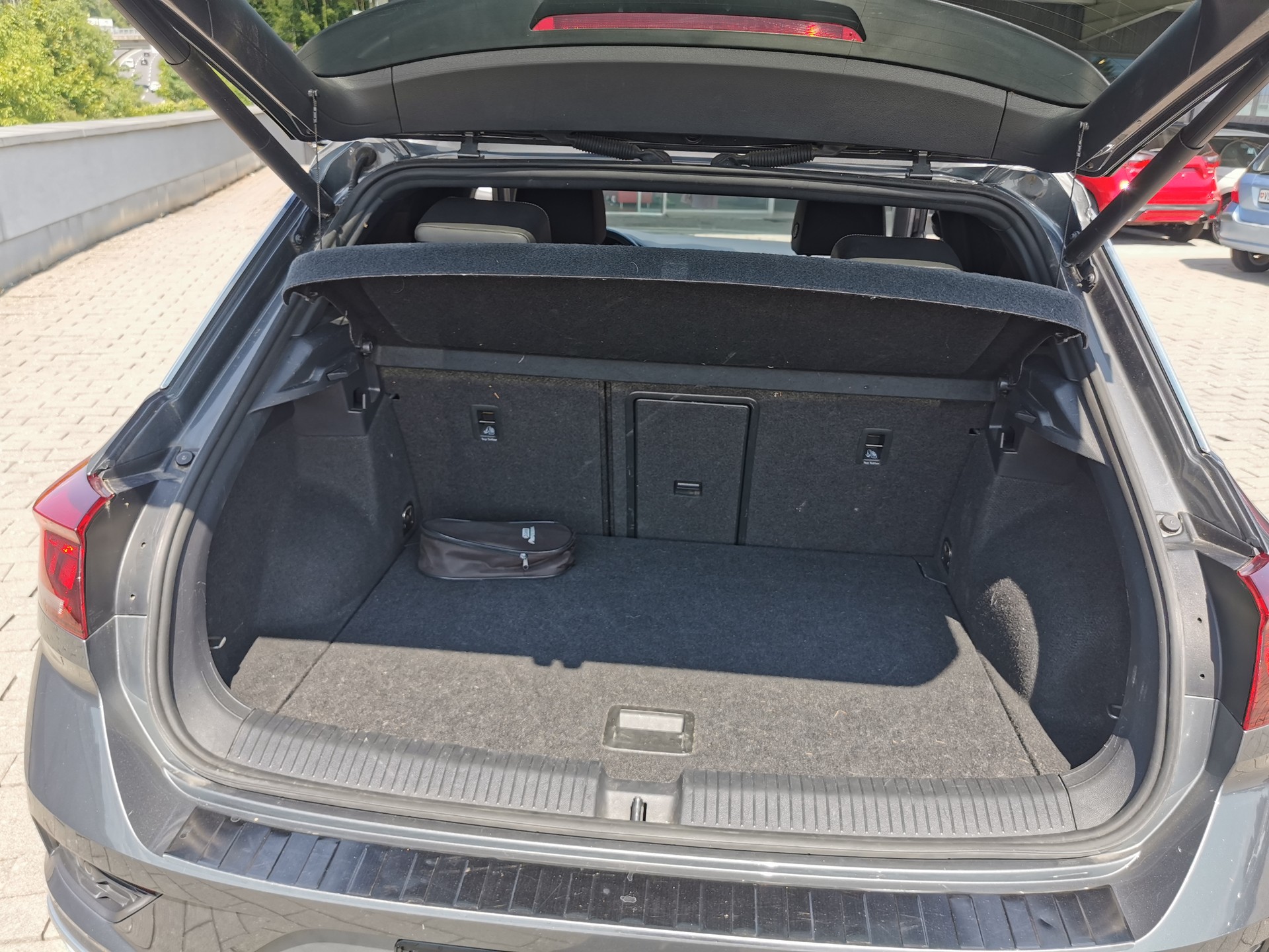 VW T-Roc 2.0 TSI Advance 4M-image-4