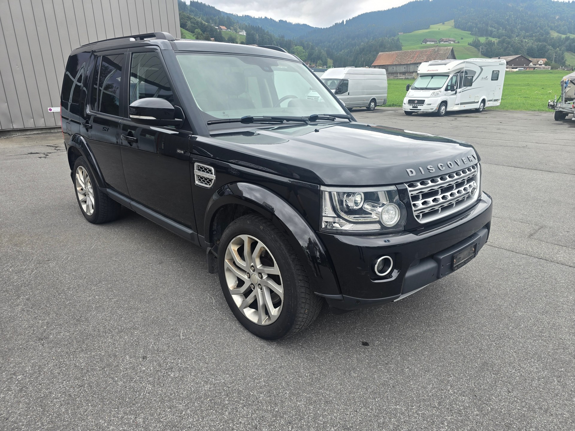 LAND ROVER Discovery 3.0 SDV6 HSE Luxury Automatic-image-2