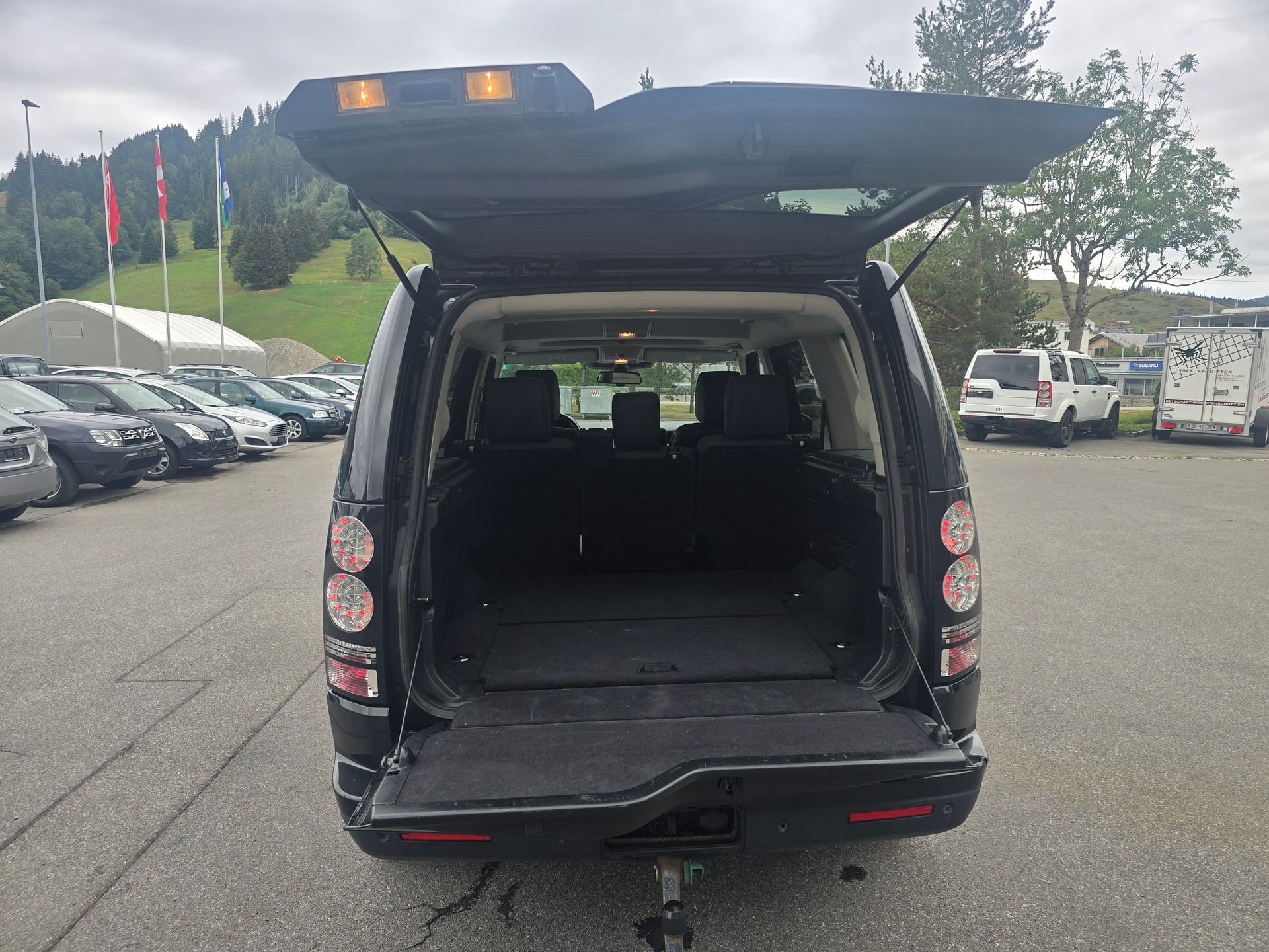 LAND ROVER Discovery 3.0 SDV6 HSE Luxury Automatic-image-11