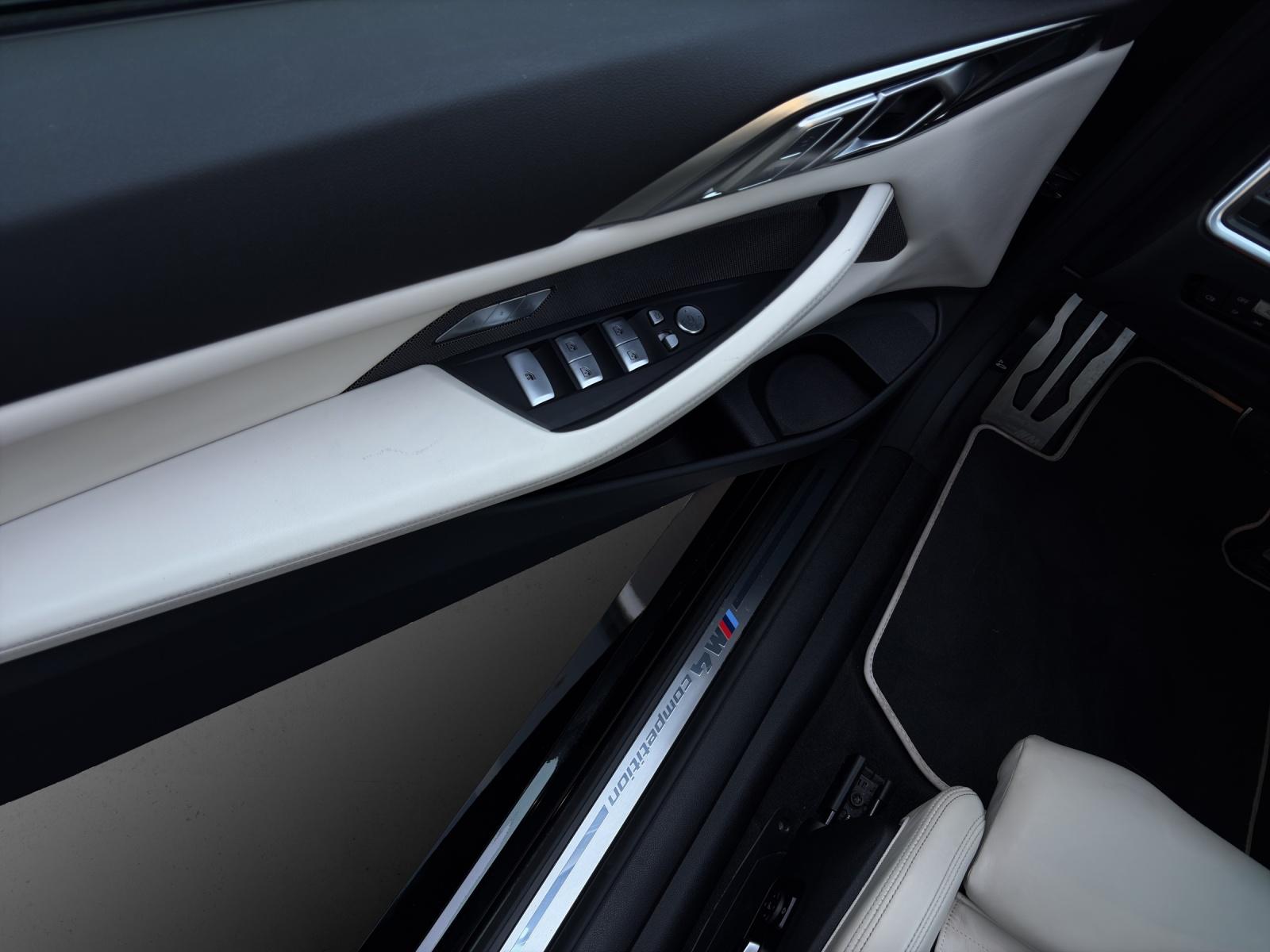 BMW M4 Competition M xDrive Cabrio-image-12