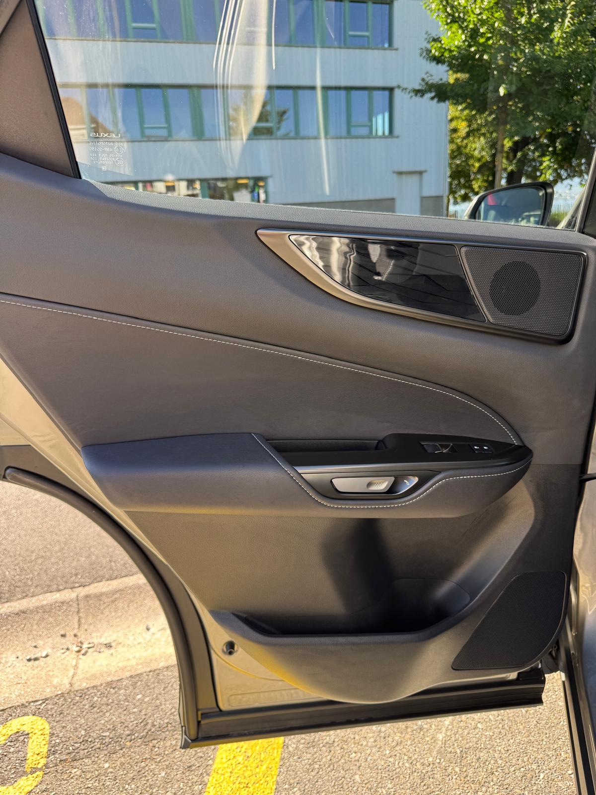 LEXUS NX 450h+ E-FOUR Comfort-image-15
