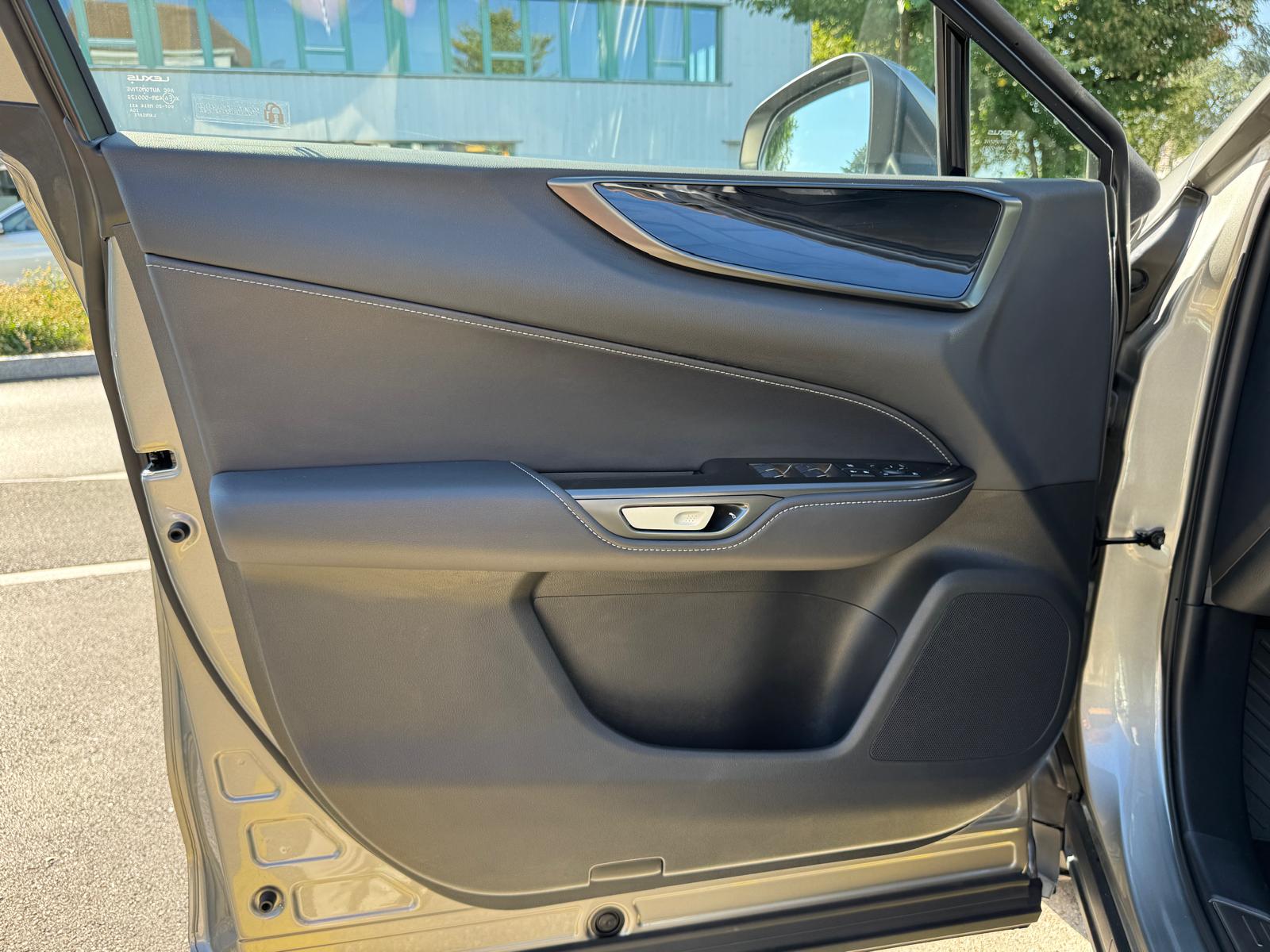 LEXUS NX 450h+ E-FOUR Comfort-image-12