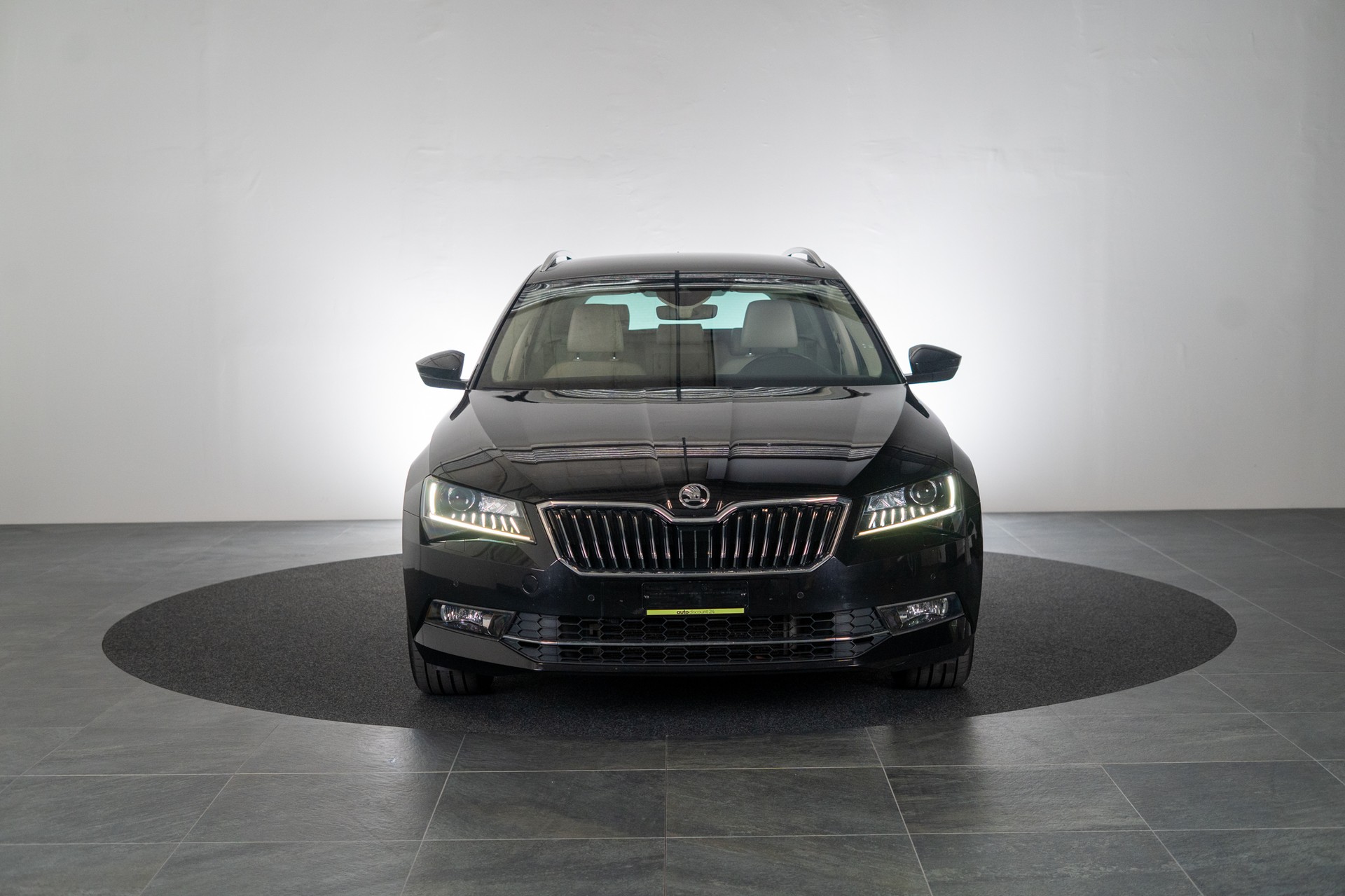 SKODA Superb Combi 2.0 TDI 190 L&K 4x4 DSG / 360°Kamera / el.Sitze-image-1