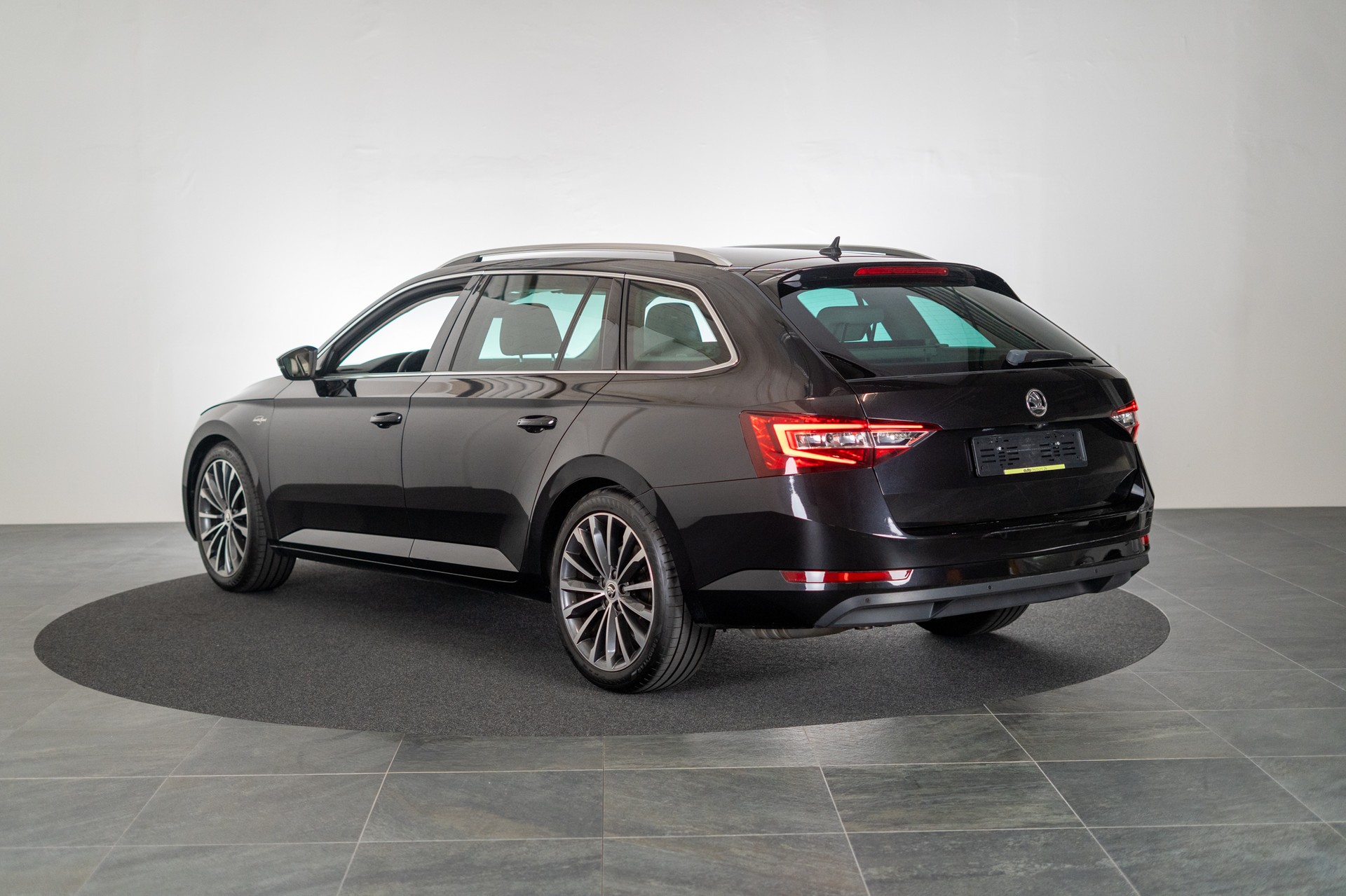 SKODA Superb Combi 2.0 TDI 190 L&K 4x4 DSG / 360°Kamera / el.Sitze-image-3