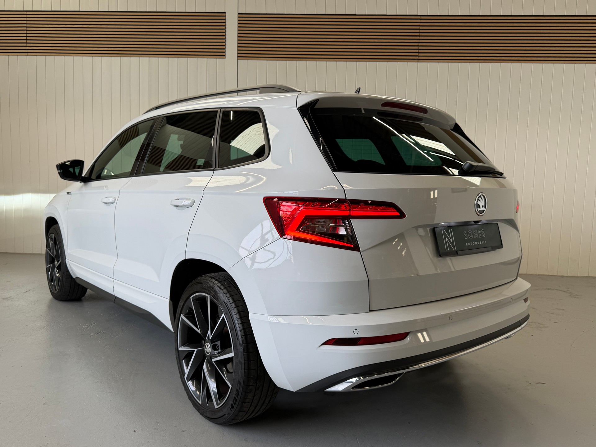 SKODA Karoq 2.0 TSI SportLine 4x4 DSG - AHK -frisch ab Service & MFK-image-2