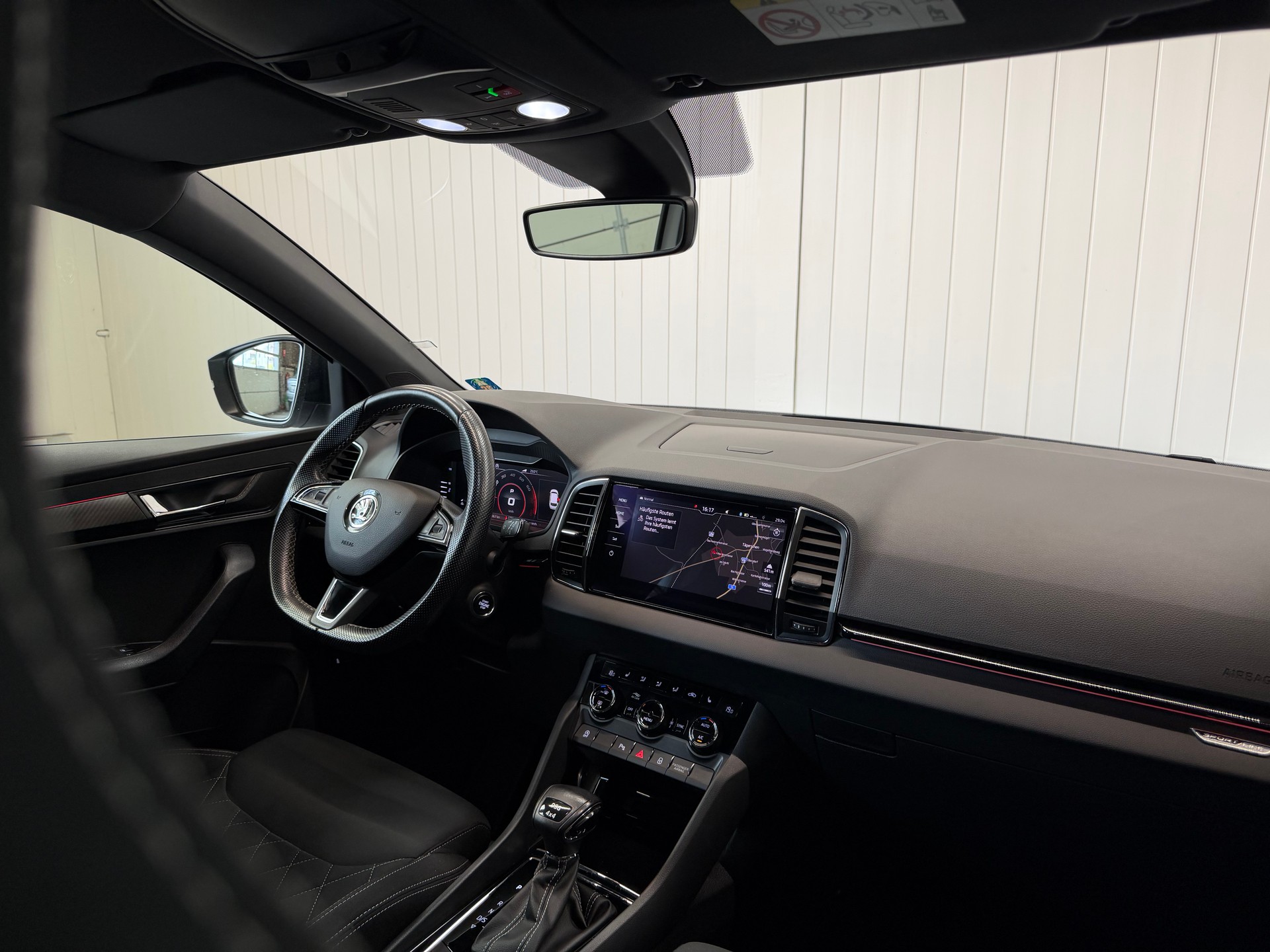 SKODA Karoq 2.0 TSI SportLine 4x4 DSG - AHK -frisch ab Service & MFK-image-10
