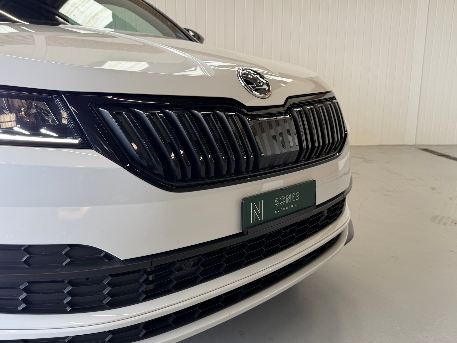 SKODA Karoq 2.0 TSI SportLine 4x4 DSG - AHK -frisch ab Service & MFK-image-23