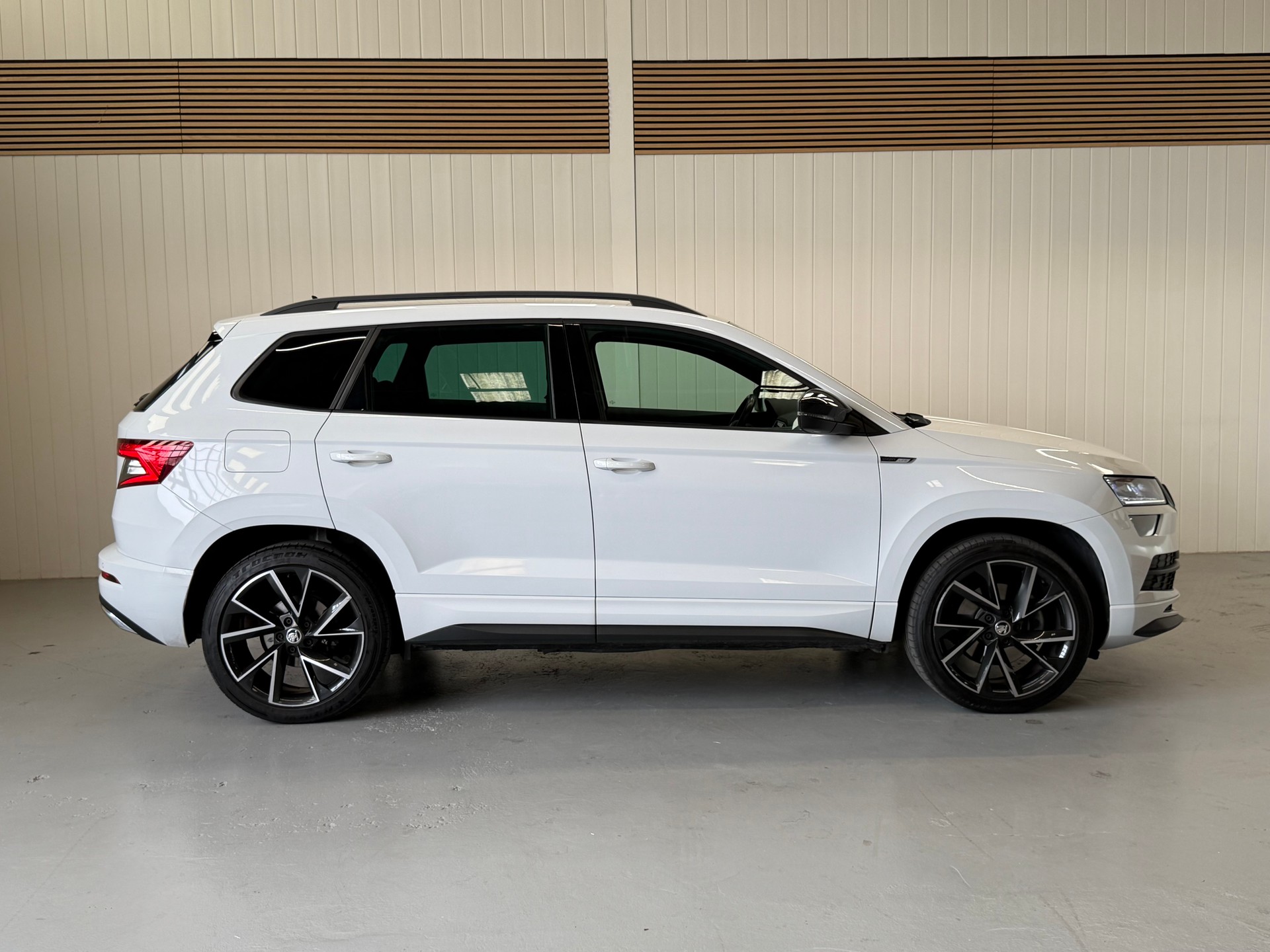 SKODA Karoq 2.0 TSI SportLine 4x4 DSG - AHK -frisch ab Service & MFK-image-5