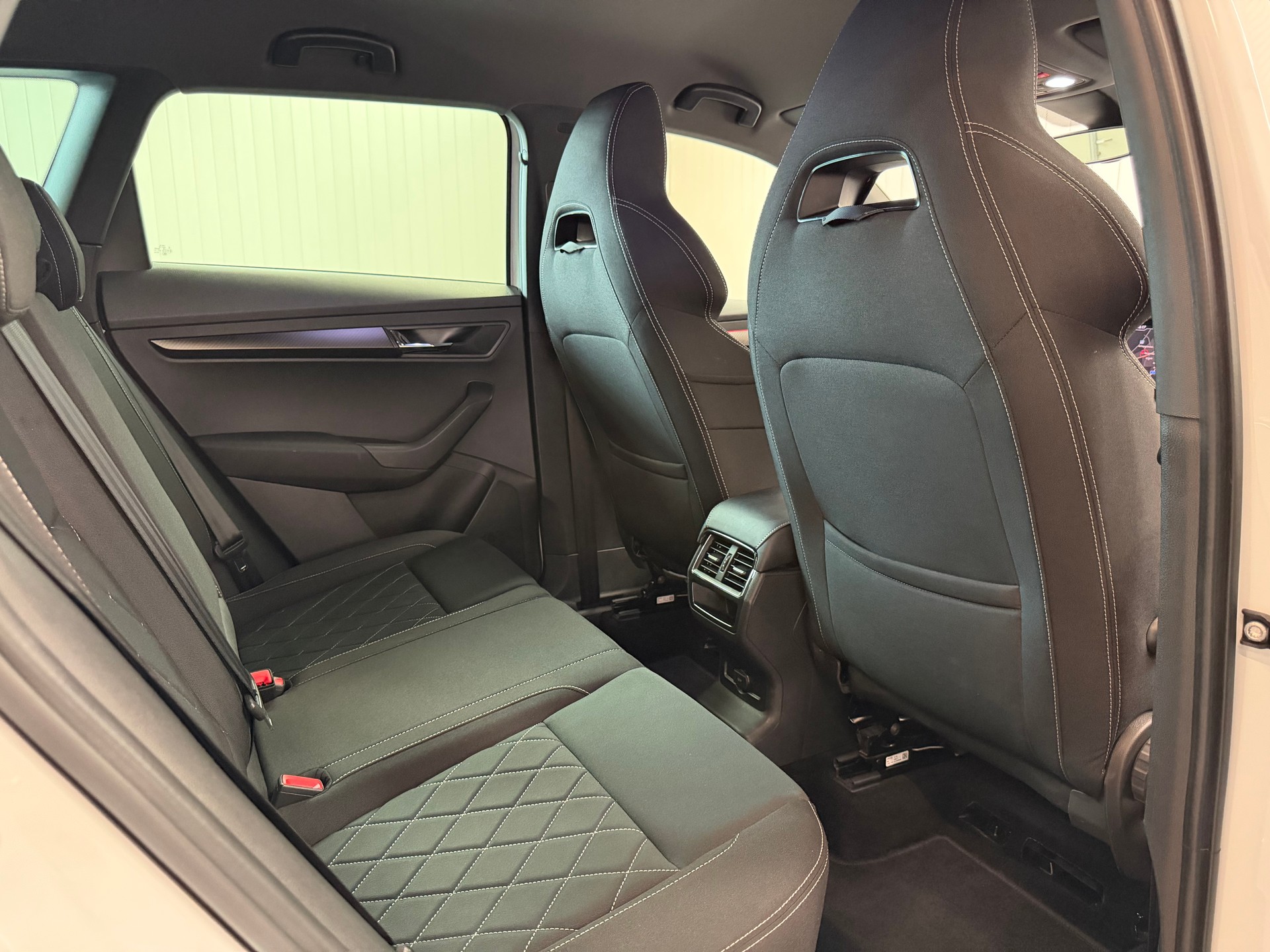 SKODA Karoq 2.0 TSI SportLine 4x4 DSG - AHK -frisch ab Service & MFK-image-16
