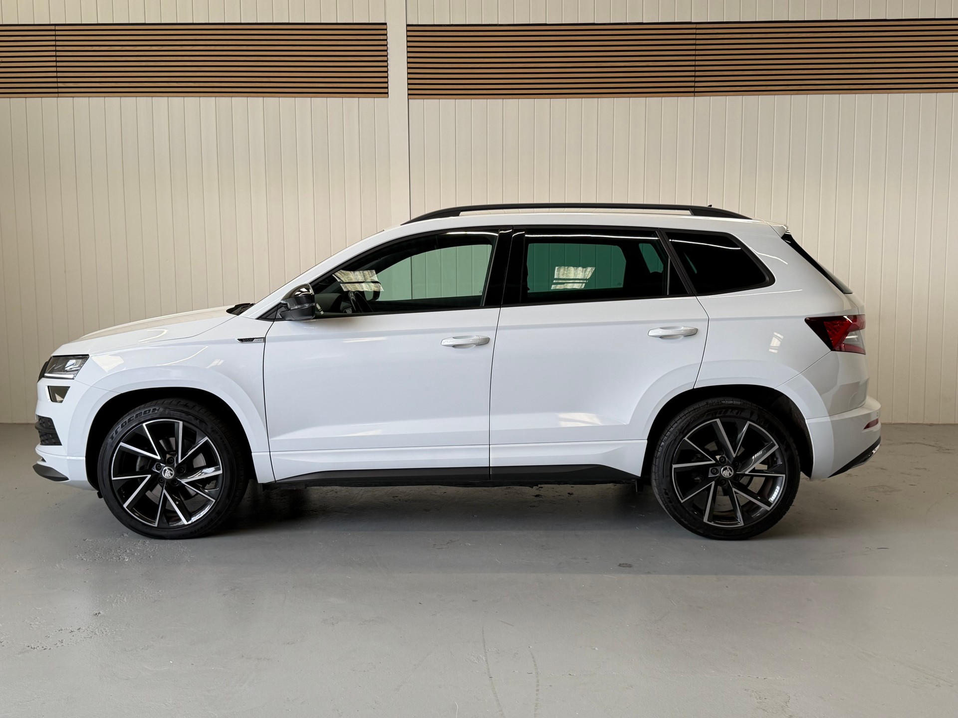 SKODA Karoq 2.0 TSI SportLine 4x4 DSG - AHK -frisch ab Service & MFK-image-1