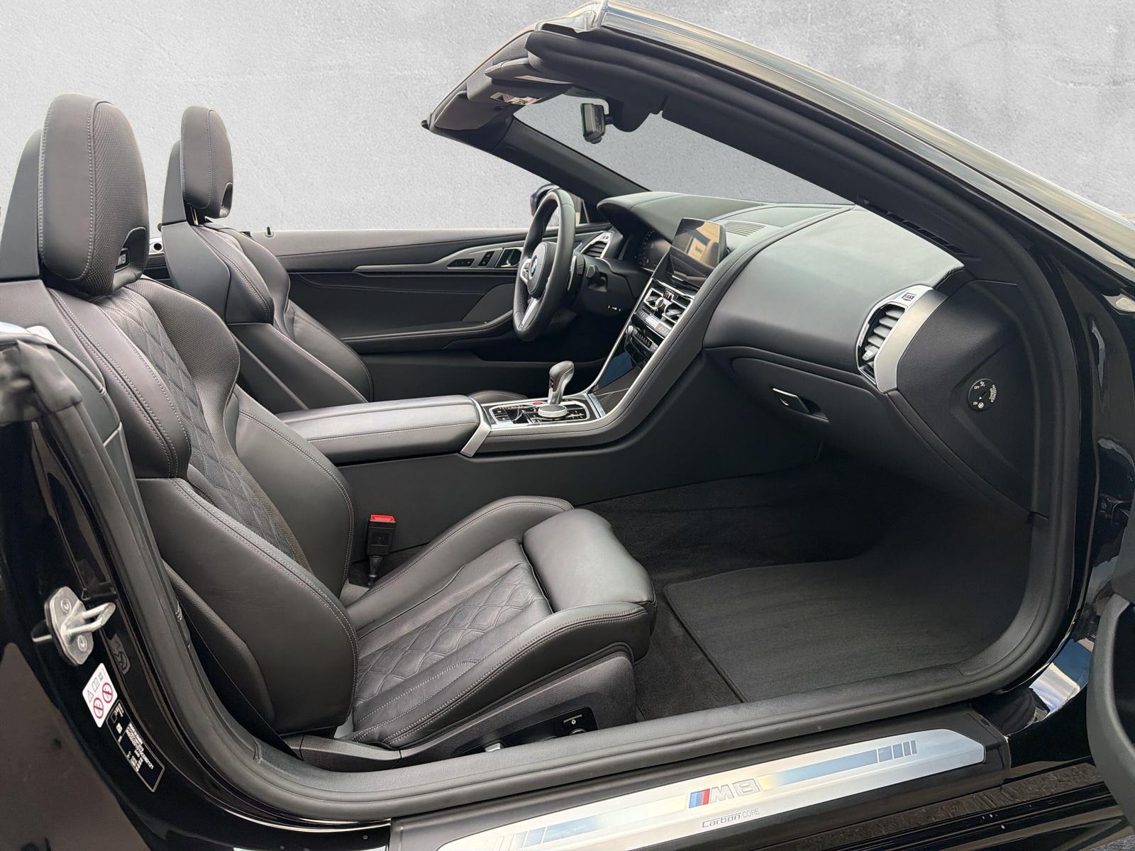 BMW M8 Competition xDrive Cabriolet-image-12