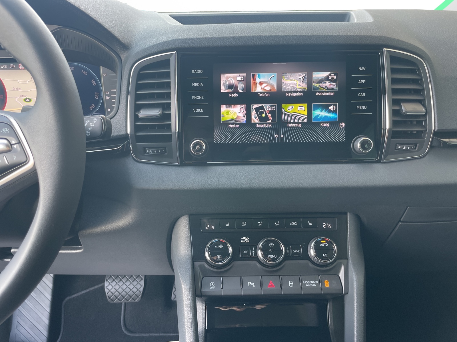 SKODA Karoq 2.0 TDI CR Selection 4x4 DSG-image-10