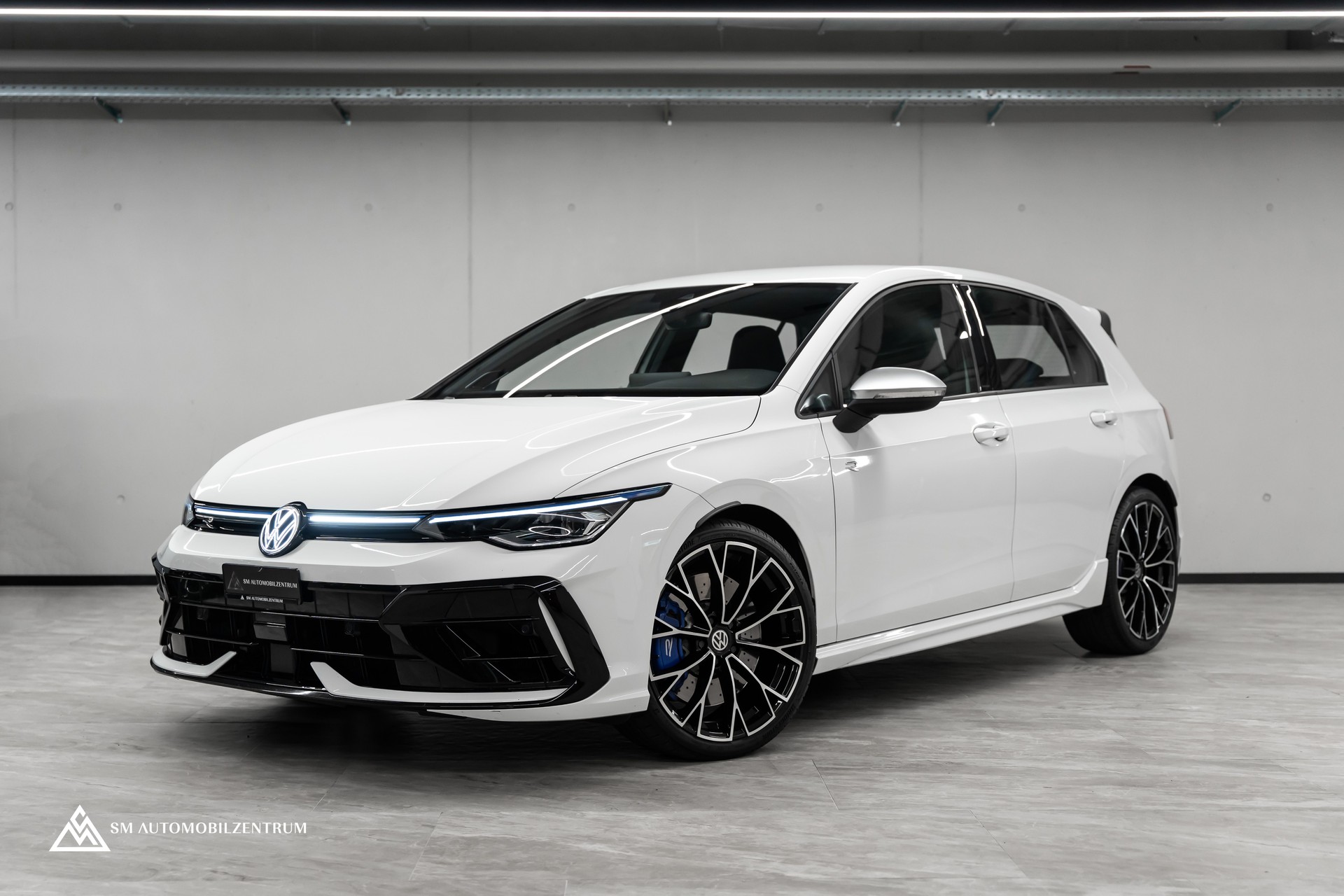 VW Golf VIII 2.0 TSI R DSG 4motion R-Performance / Facelift / Harman&Kardon / 19'' Estoril Räder / Rückfahrkamera
