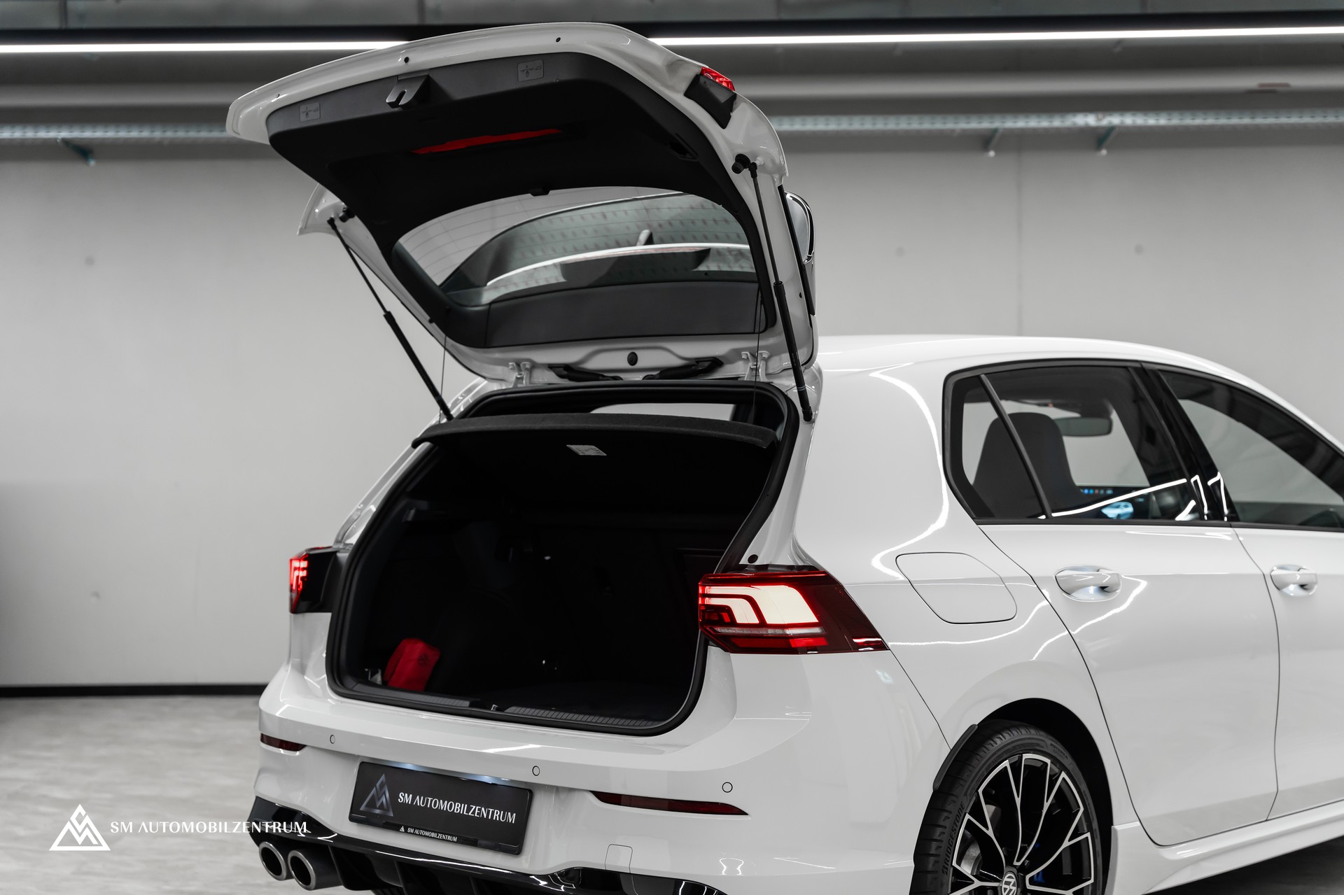 VW Golf VIII 2.0 TSI R DSG 4motion R-Performance / Facelift / Harman&Kardon / 19'' Estoril Räder / Rückfahrkamera-image-15