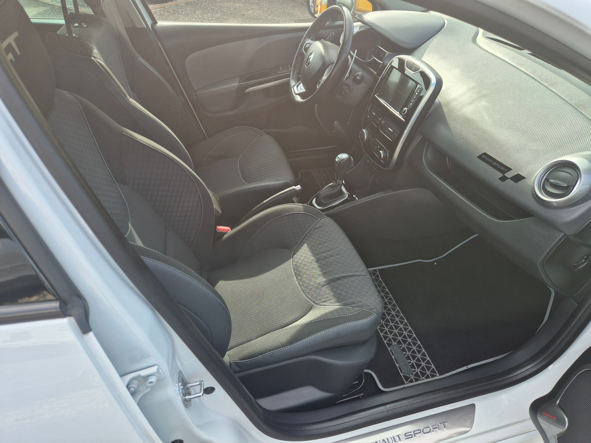 RENAULT Clio Grandtour 1.2 16V T GT EDC-image-5