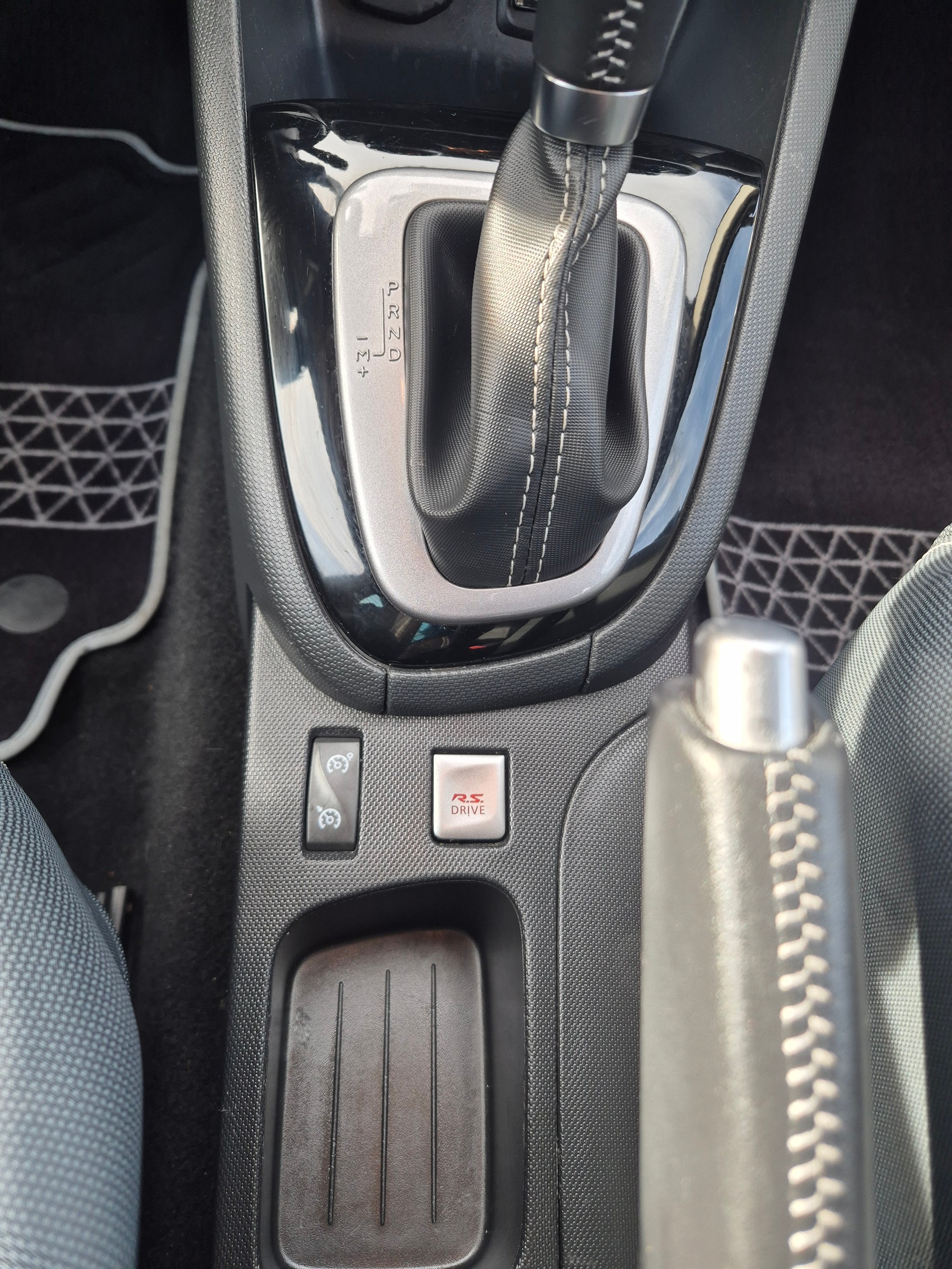 RENAULT Clio Grandtour 1.2 16V T GT EDC-image-7