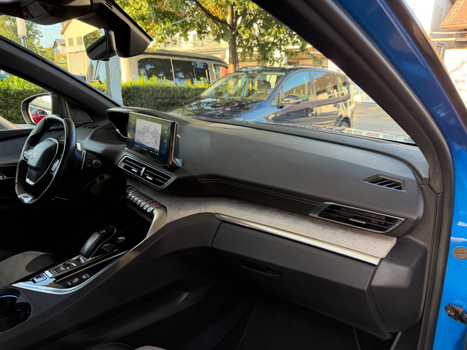 PEUGEOT 3008 300e Hybrid4 GT Pack EAT8-image-15