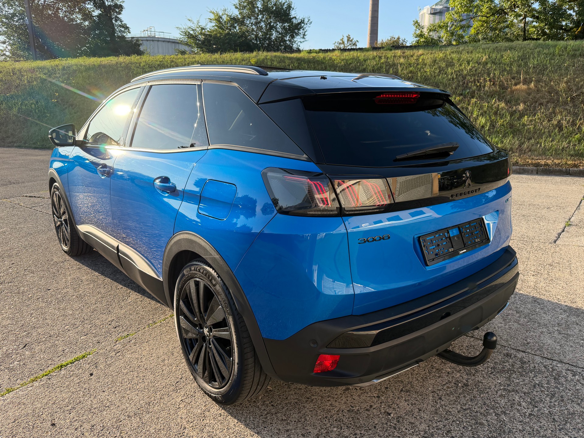 PEUGEOT 3008 300e Hybrid4 GT Pack EAT8-image-2