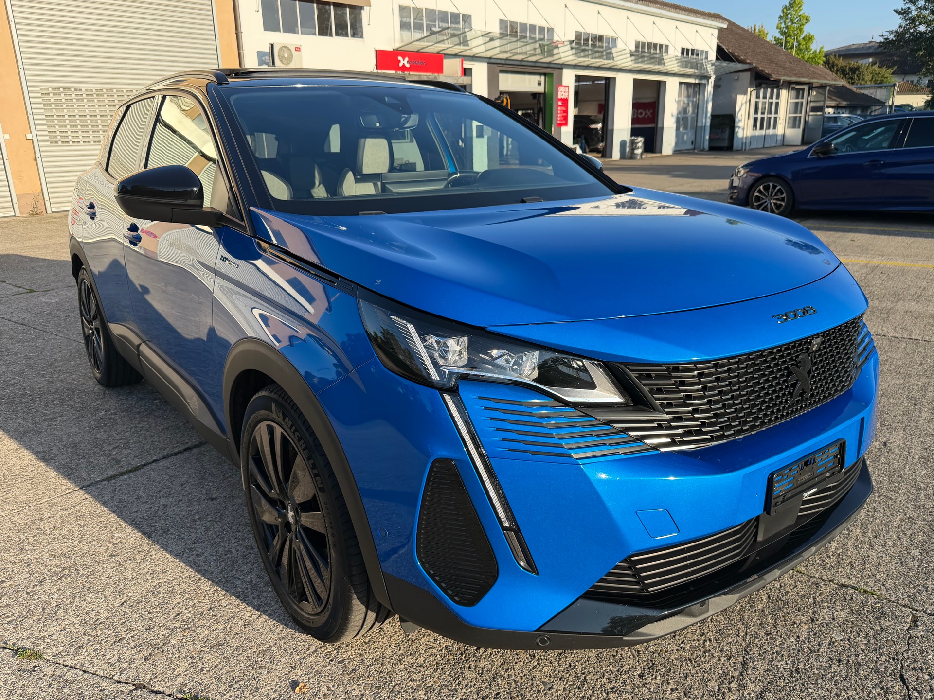 PEUGEOT 3008 300e Hybrid4 GT Pack EAT8-image-5