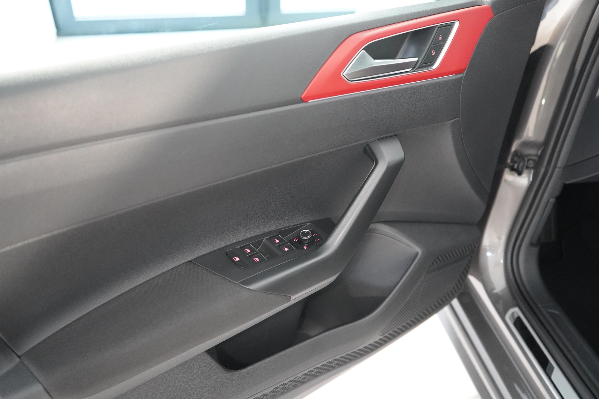 VW Polo 2.0 TSI GTI DSG-image-16