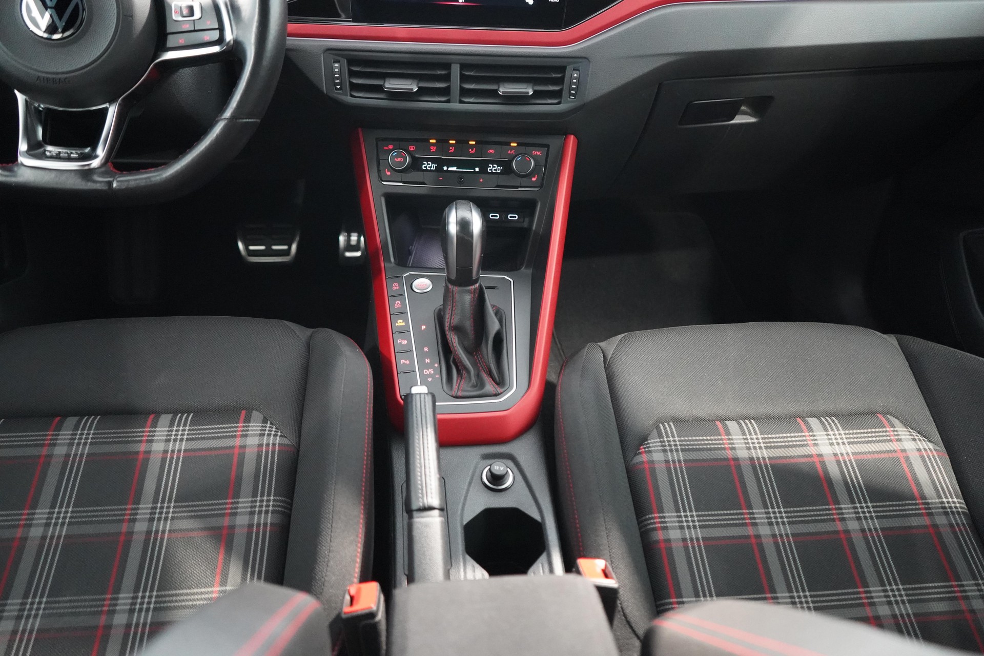 VW Polo 2.0 TSI GTI DSG-image-10