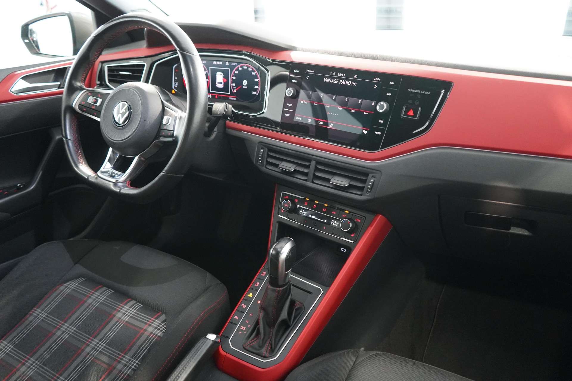 VW Polo 2.0 TSI GTI DSG-image-8