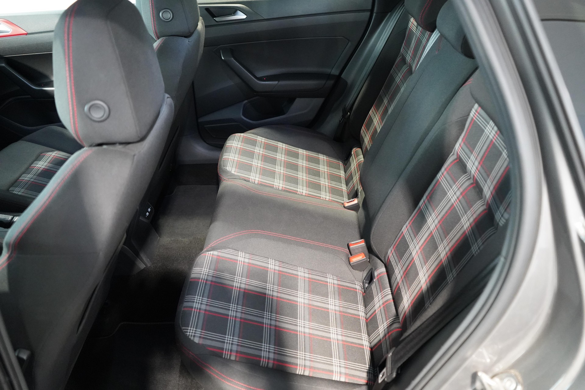 VW Polo 2.0 TSI GTI DSG-image-13