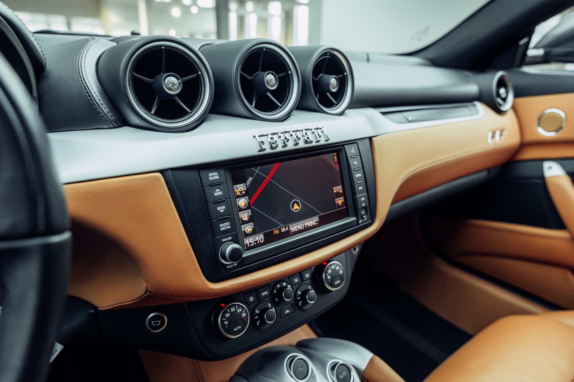 FERRARI FF-image-12