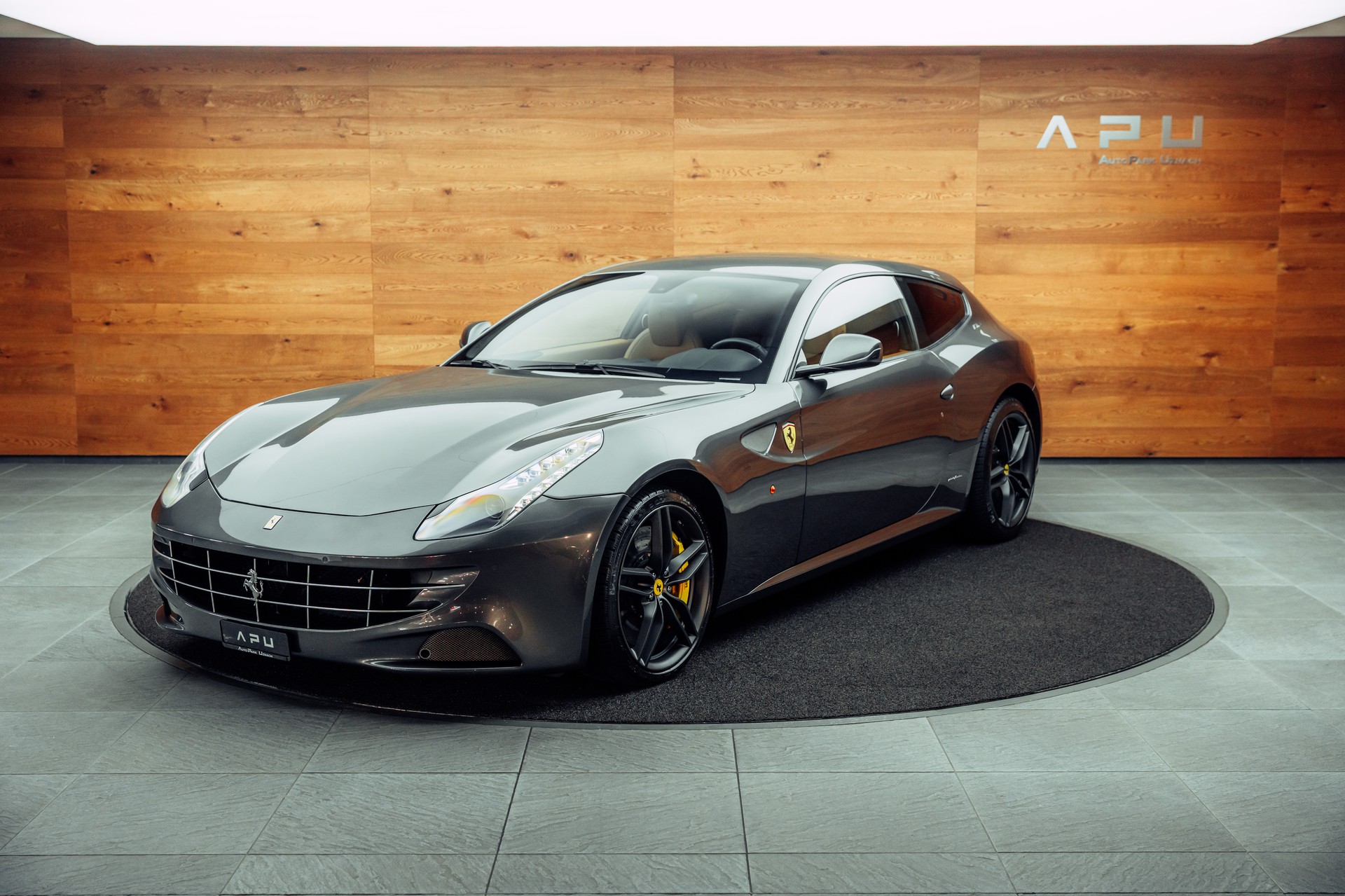 FERRARI FF-showroom-element-3