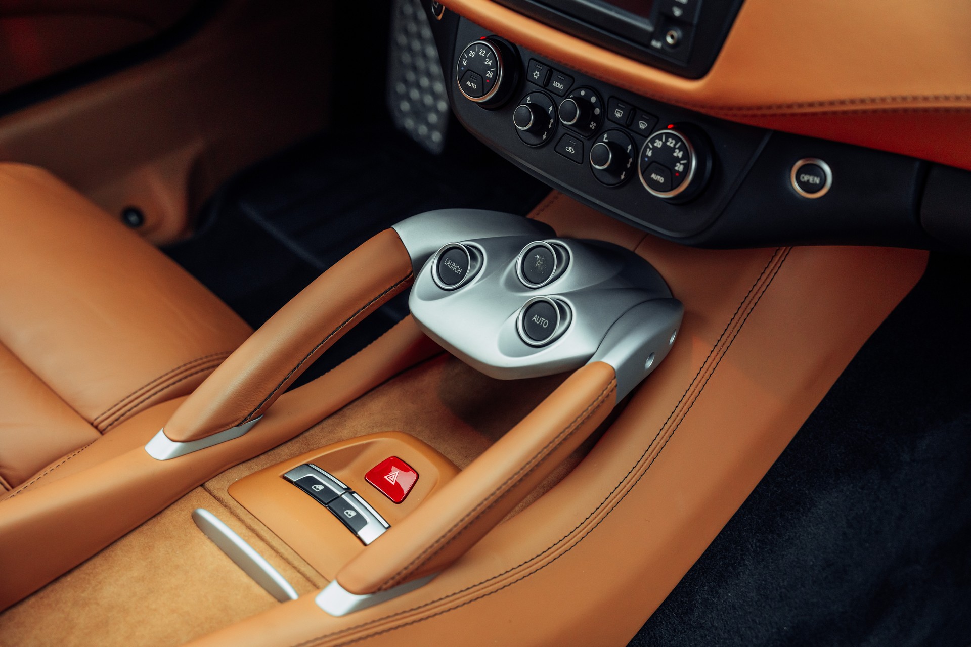 FERRARI FF-image-16