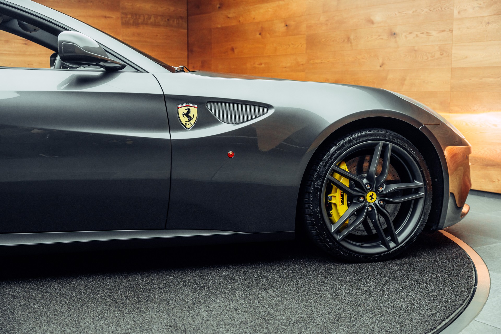 FERRARI FF-image-23