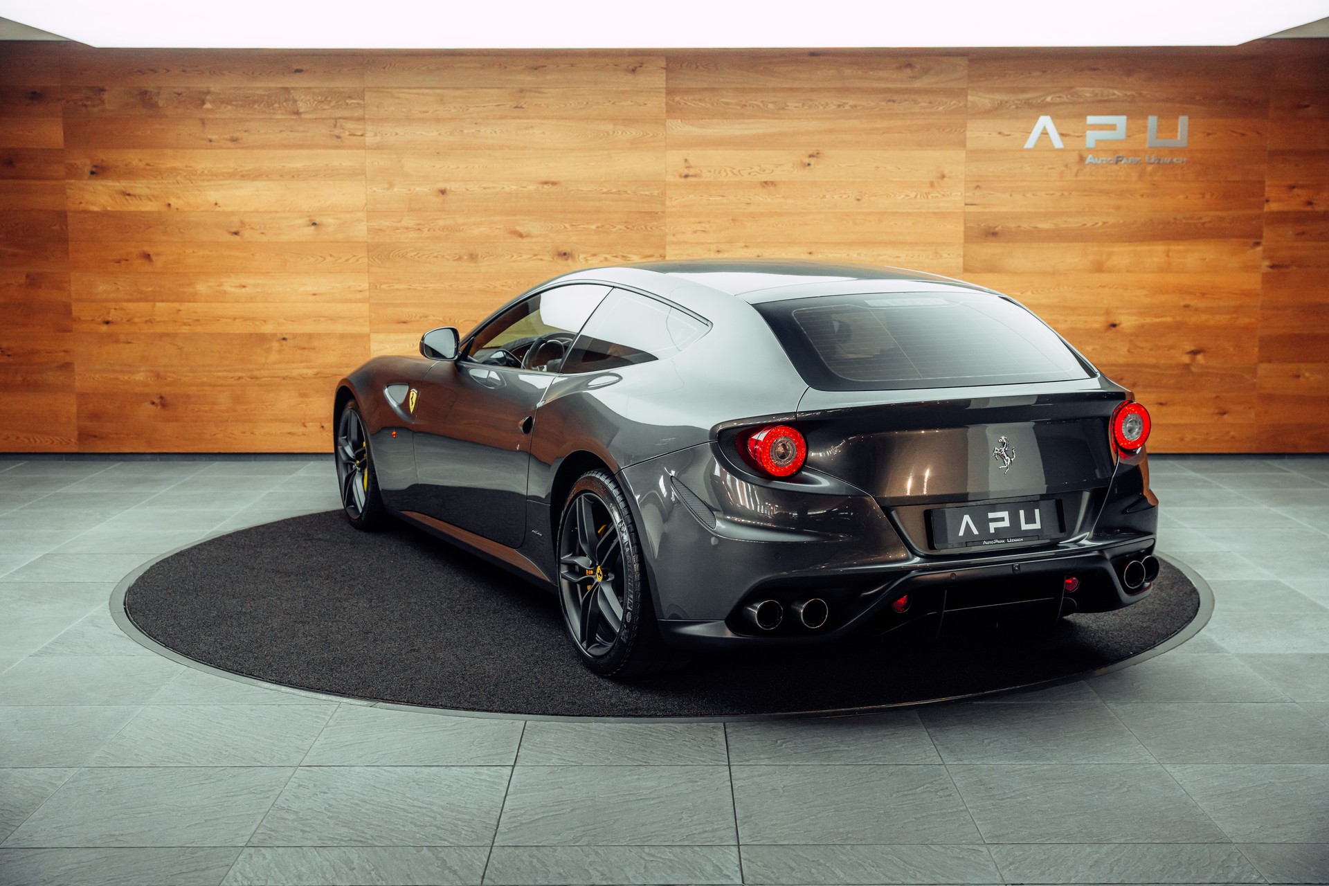 FERRARI FF-showroom-element-2