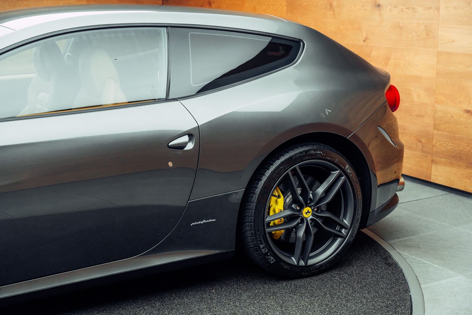 FERRARI FF-image-22