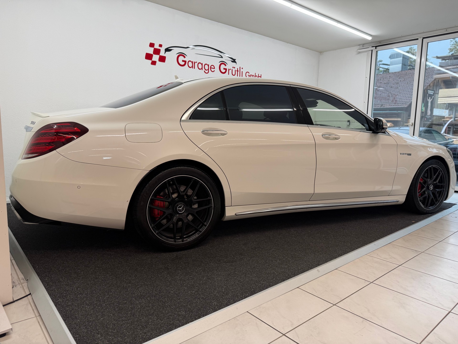 MERCEDES-BENZ S 63 V8 AMG 4matic+ lang-image-3