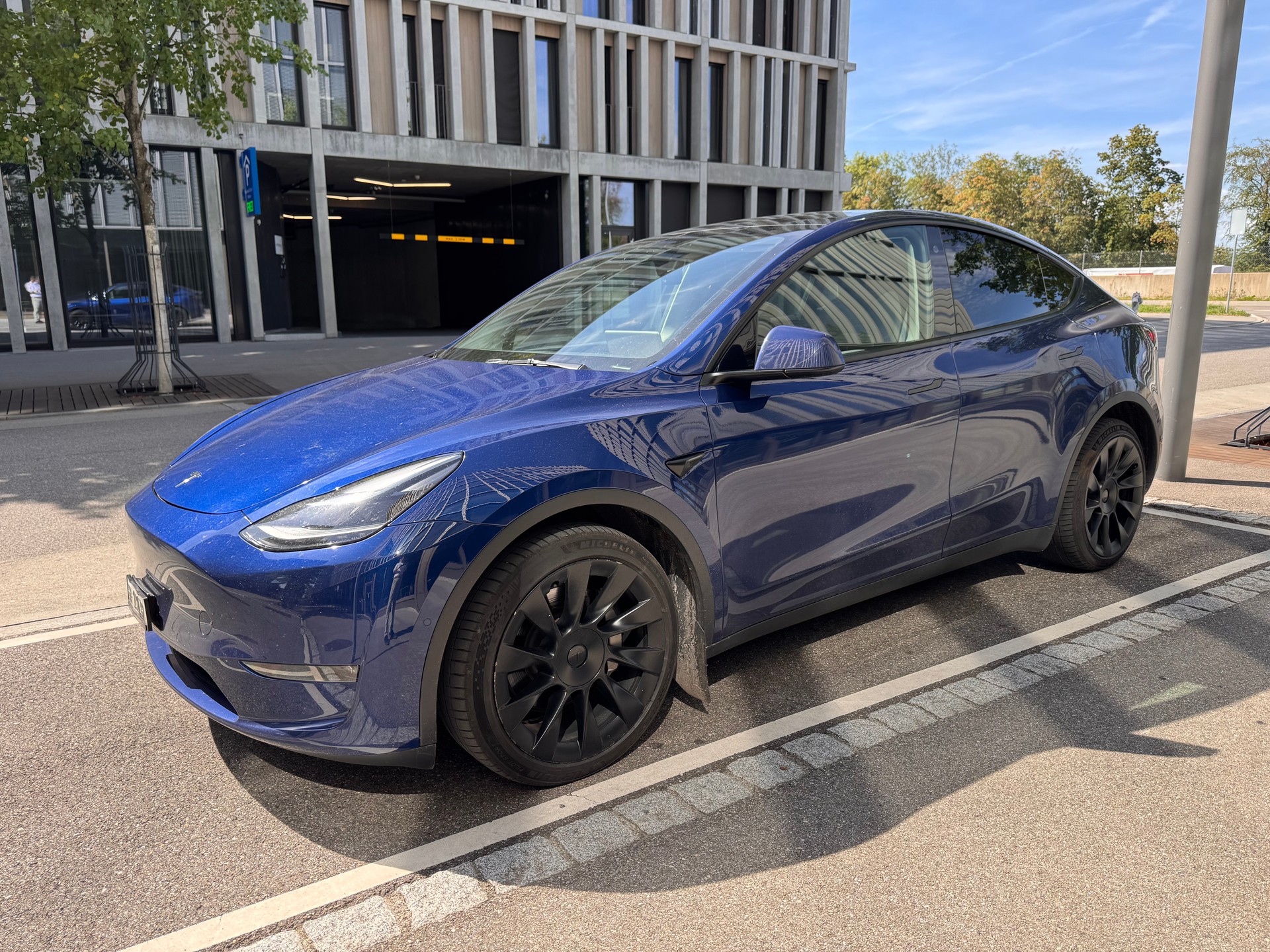 TESLA Model Y Long Range Dual Motor AWD-image-1