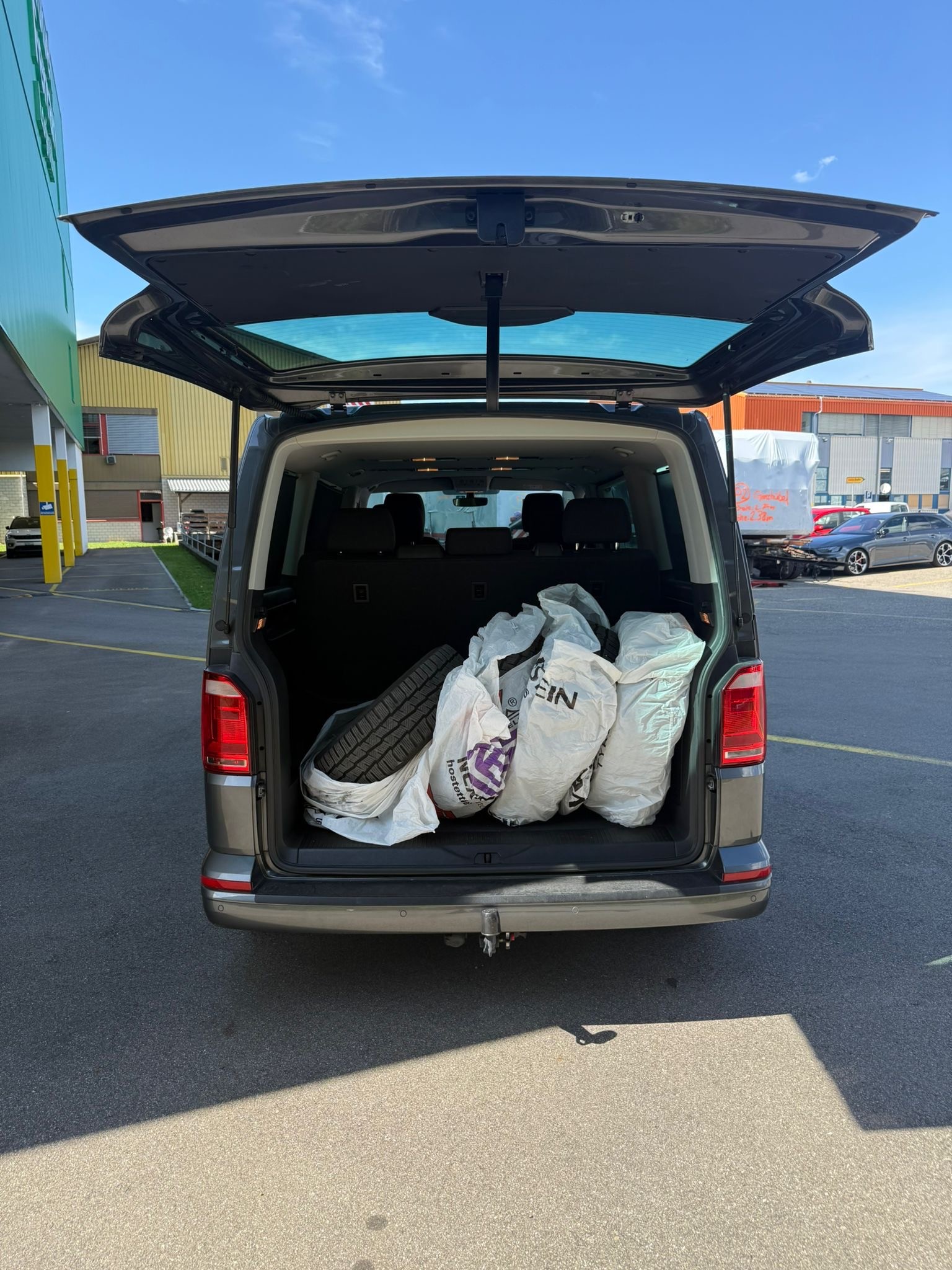 VW T6 Multivan 2.0 TDI Comfort. '70 Jahre Bulli' DSG-image-15