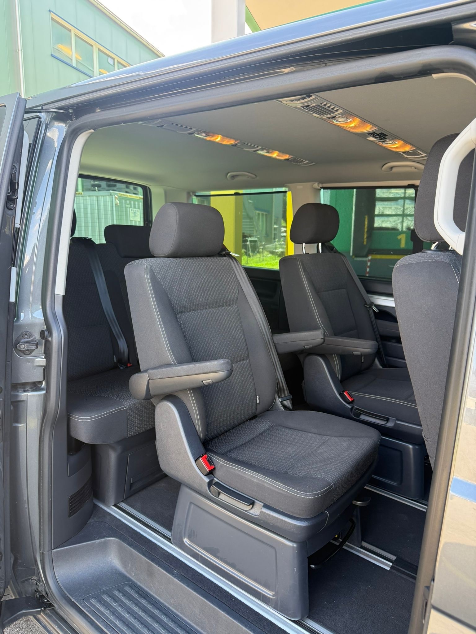 VW T6 Multivan 2.0 TDI Comfort. '70 Jahre Bulli' DSG-image-14