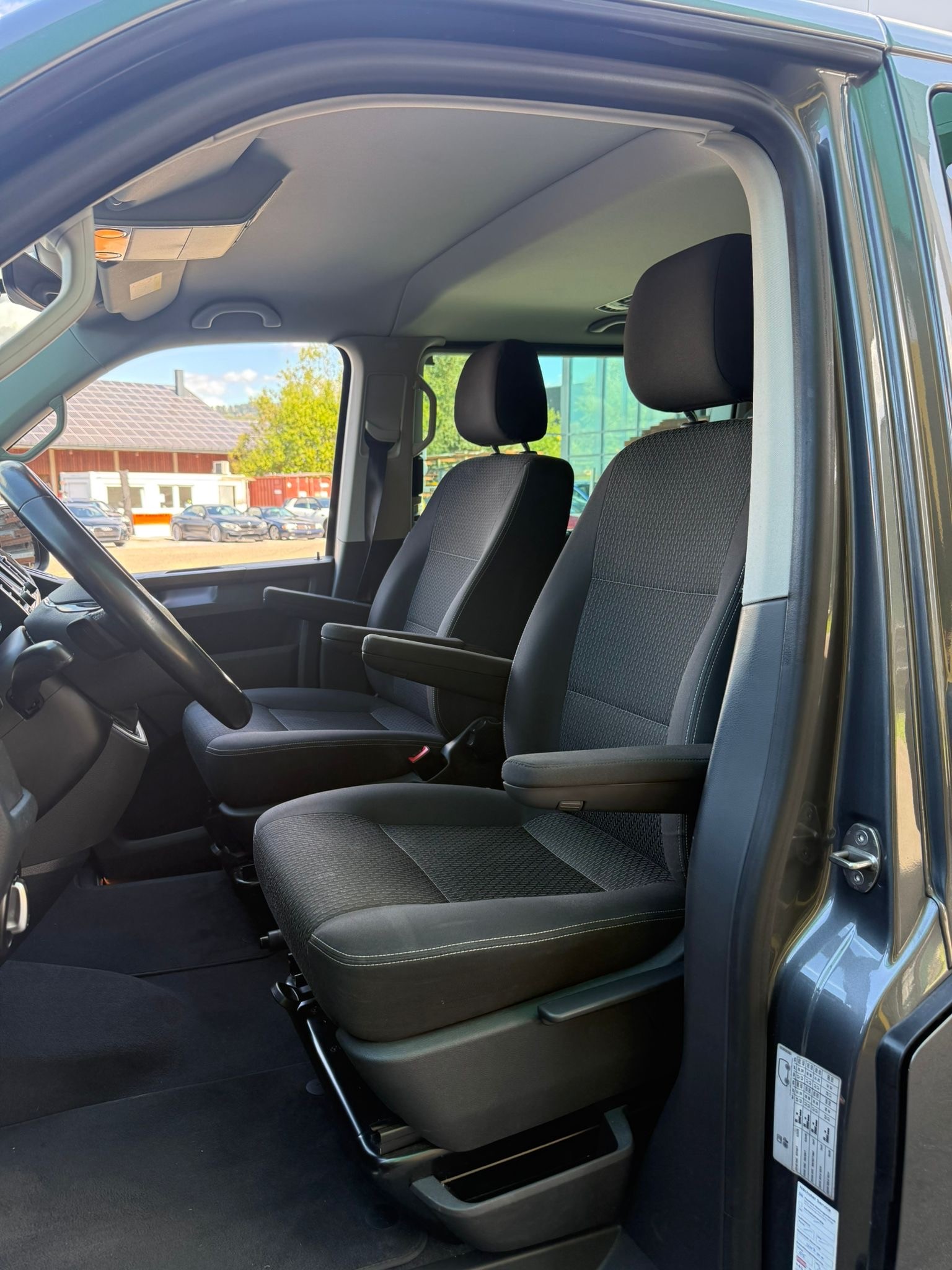 VW T6 Multivan 2.0 TDI Comfort. '70 Jahre Bulli' DSG-image-8