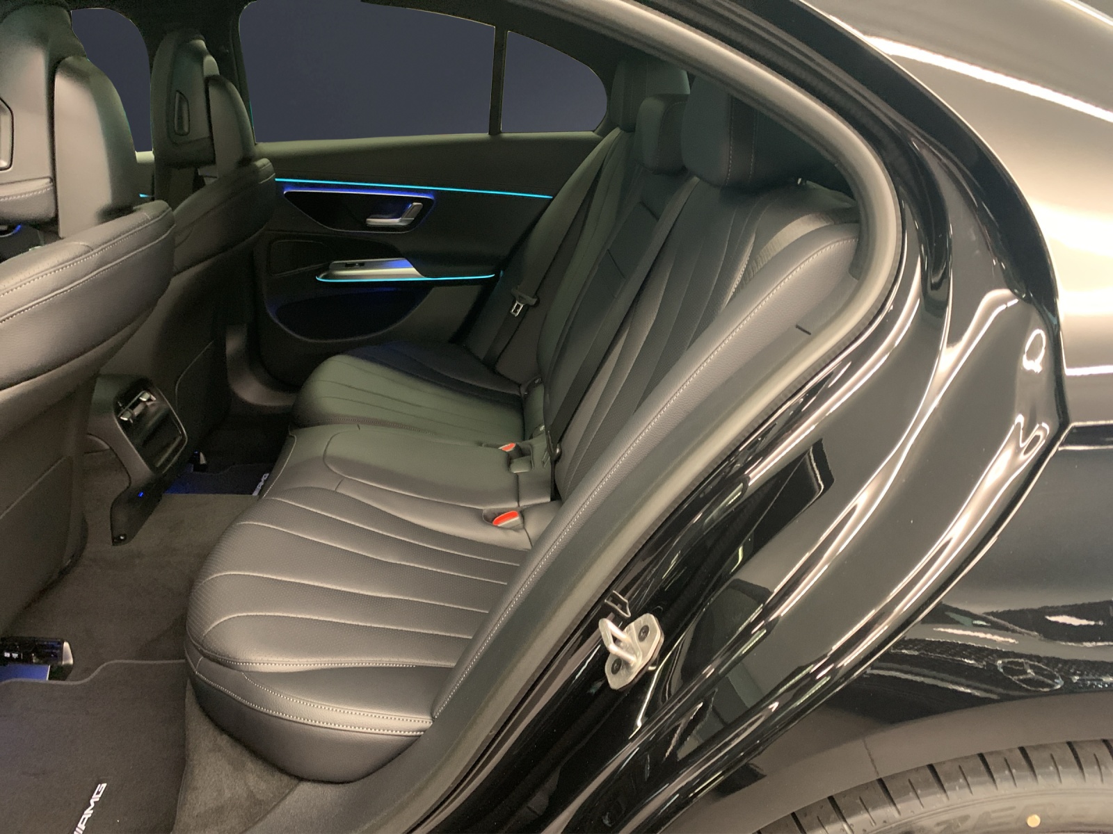 MERCEDES-BENZ E 200 4MATIC berline-image-10