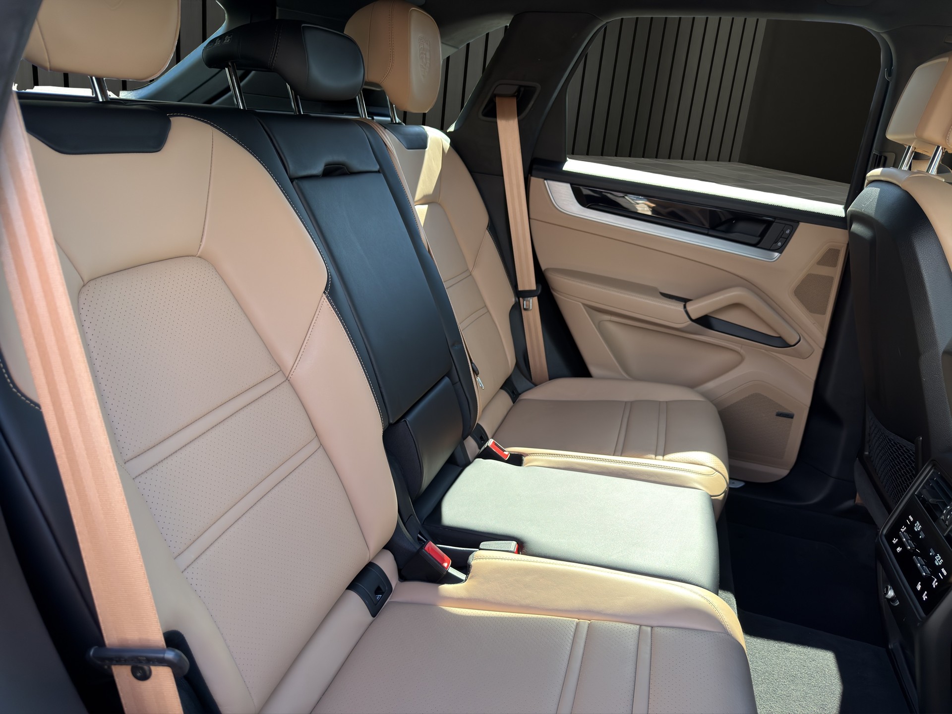 PORSCHE Cayenne 4.0 V8 Turbo E-Hybrid-image-13